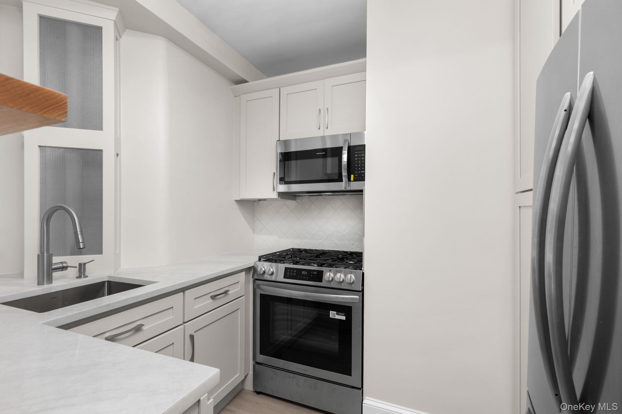208 Centre Avenue, Unit 4-B photo 4