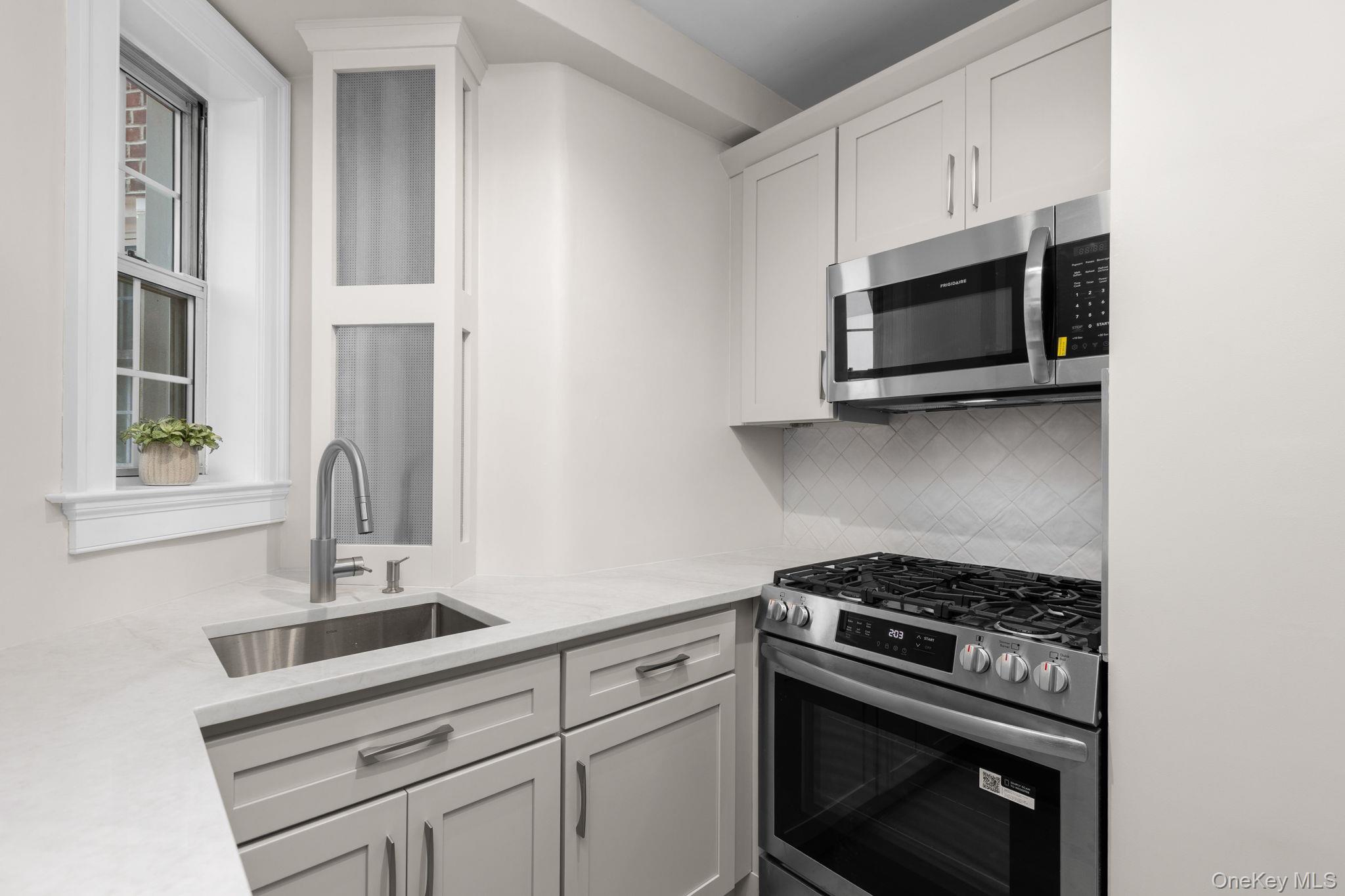 208 Centre Avenue, Unit 4-B photo 5