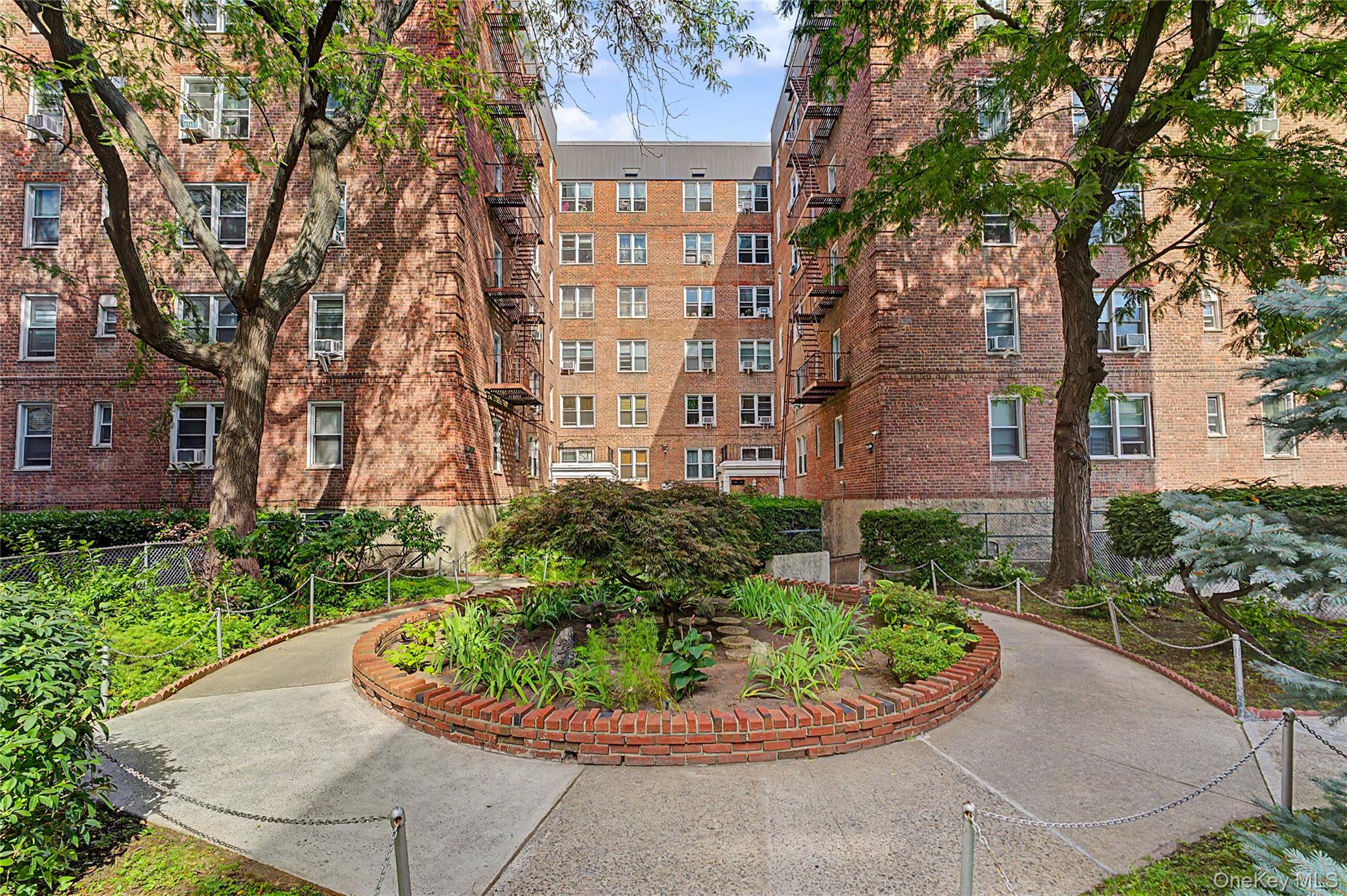 144-45 Sanford Avenue, Unit 5F photo 2