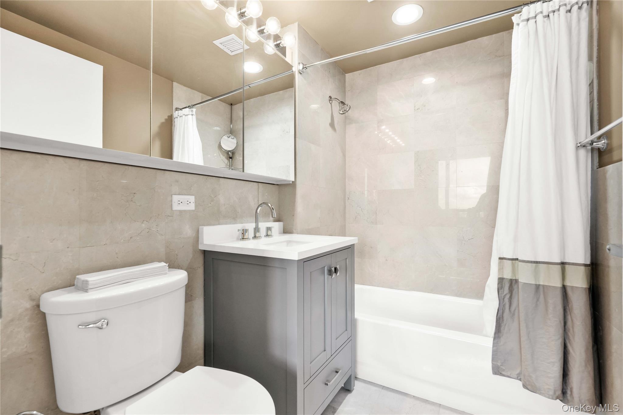 11624 Grosvenor Lane, Unit 15A photo 13