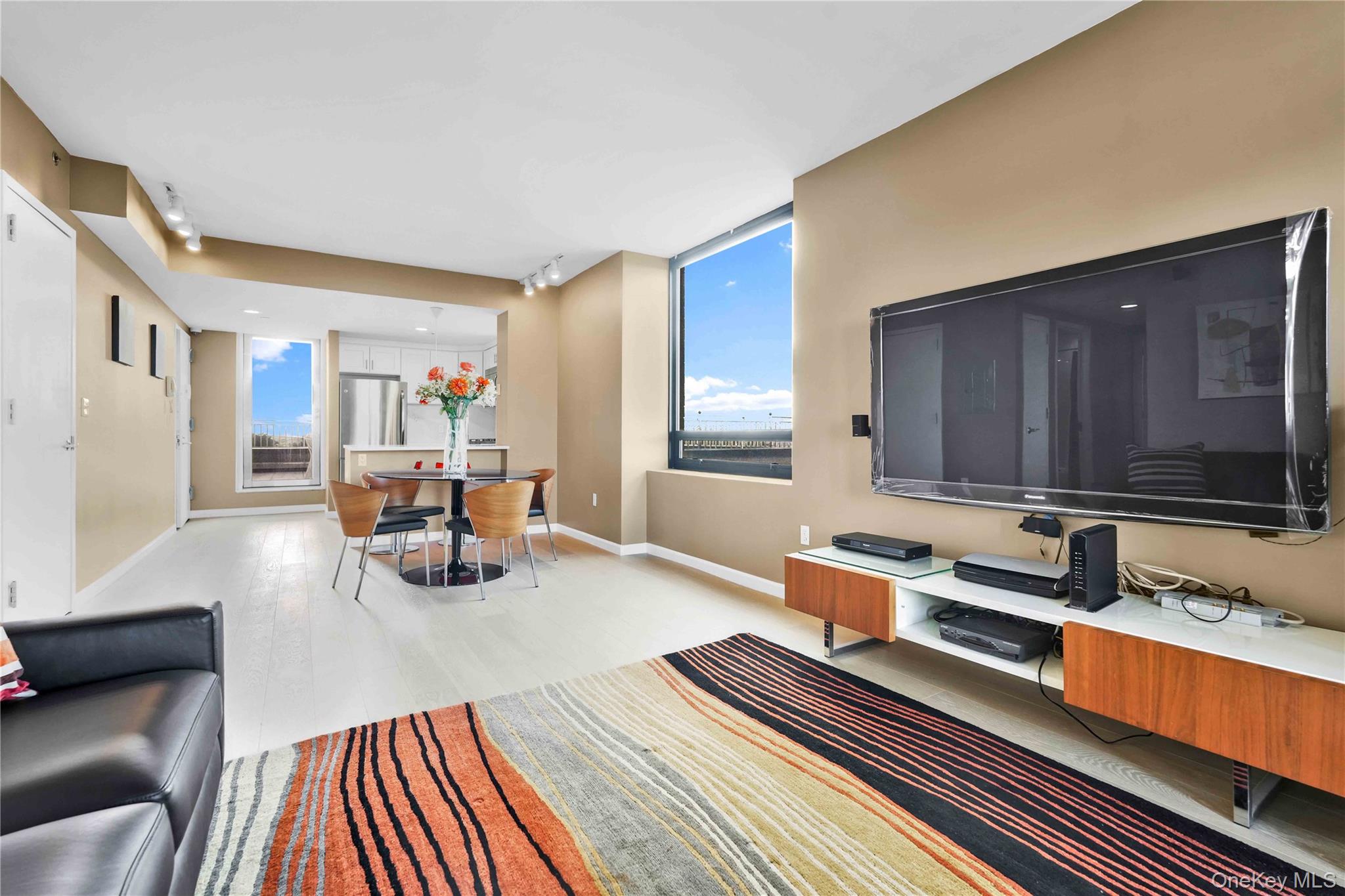 11624 Grosvenor Lane, Unit 15A photo 11