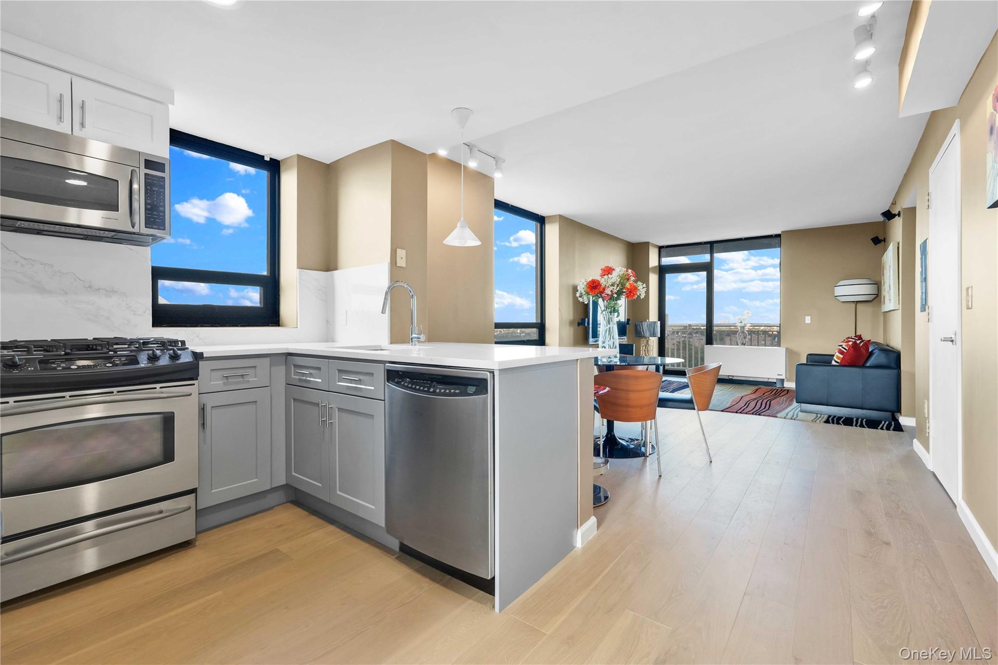 11624 Grosvenor Lane, Unit 15A photo 8