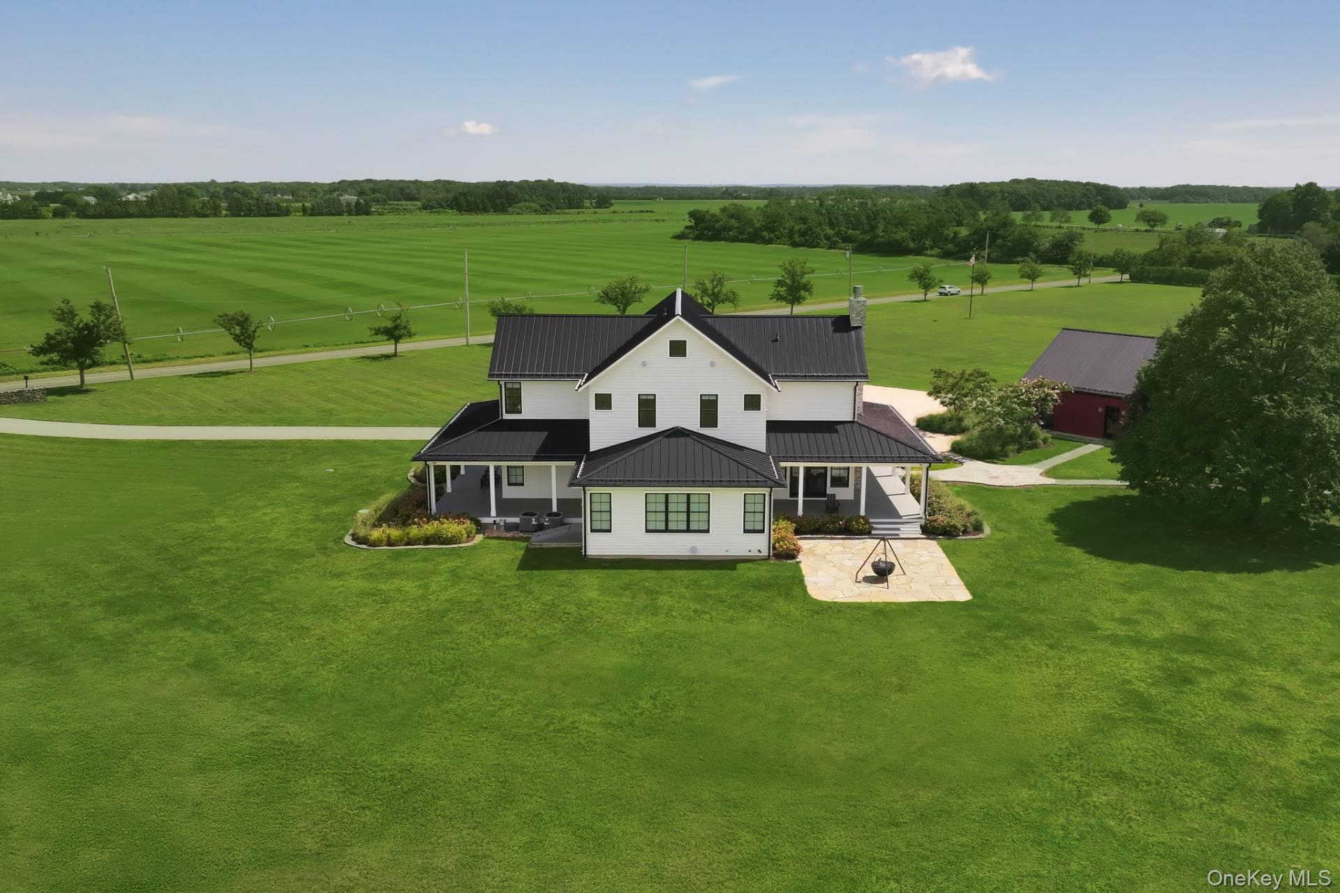 799 Manor Lane – For Sale photo 2