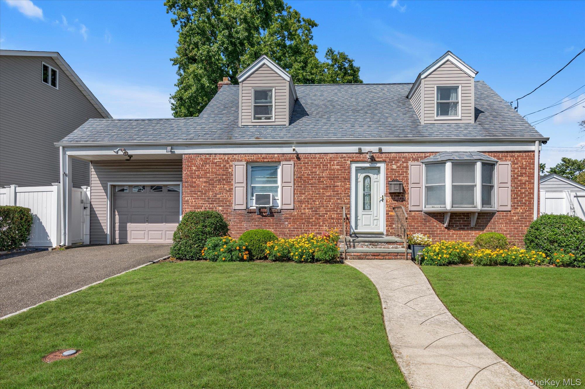 15 Lexington Avenue – For Sale