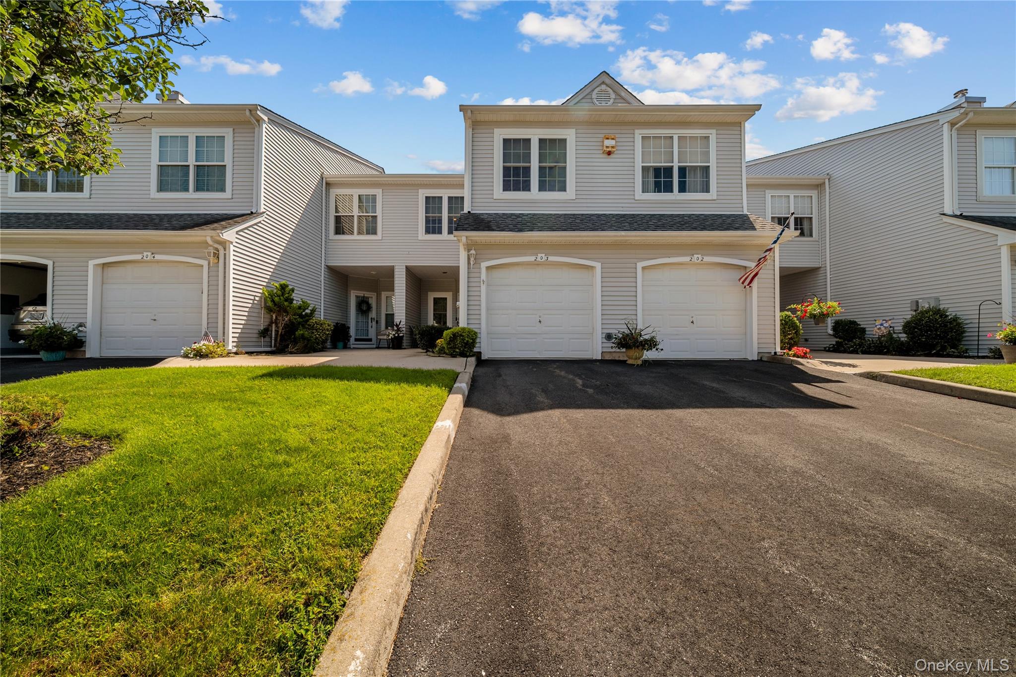 203 Windward Court N – For Sale photo 3
