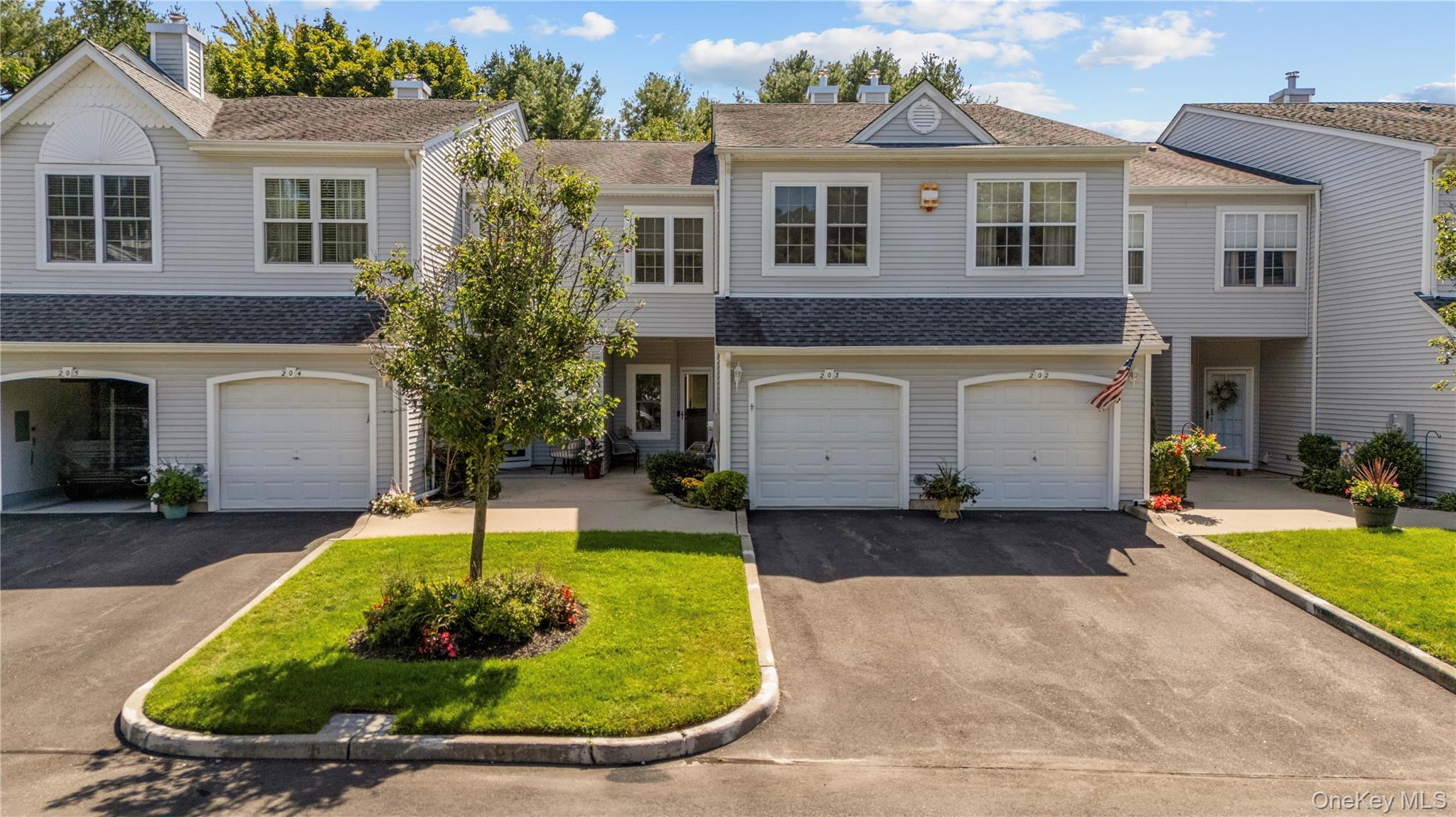 203 Windward Court N – For Sale