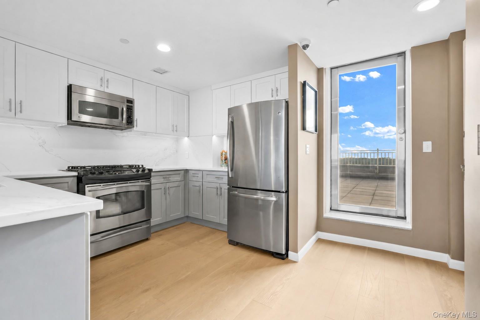 11624 Grosvenor Lane, Unit 15B photo 2