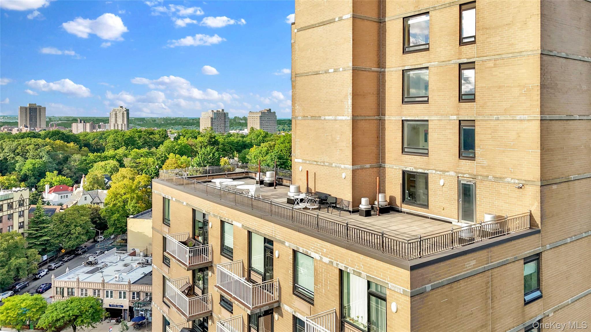 11624 Grosvenor Lane, Unit 15B photo 23