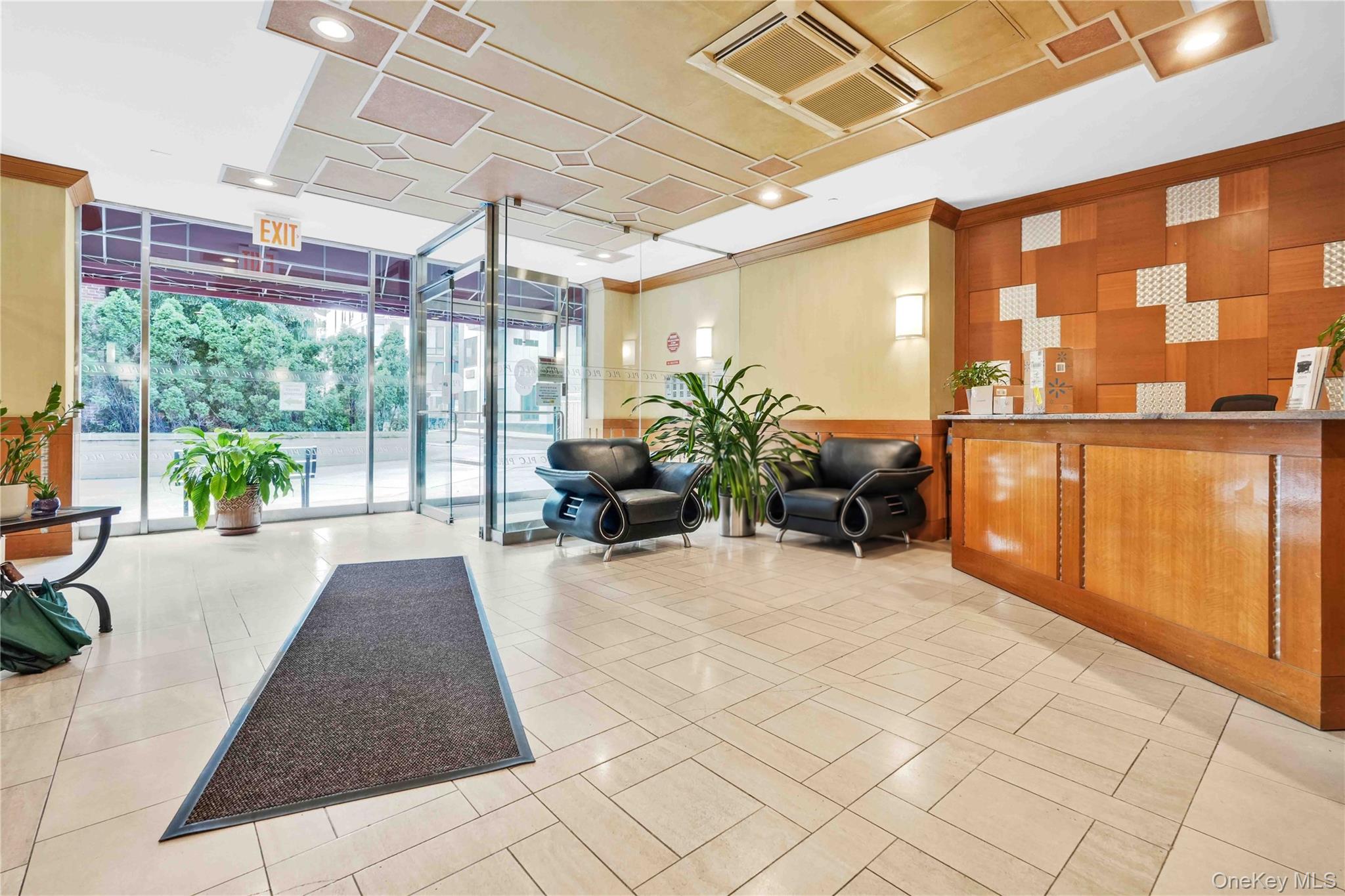 11624 Grosvenor Lane, Unit 15B photo 30