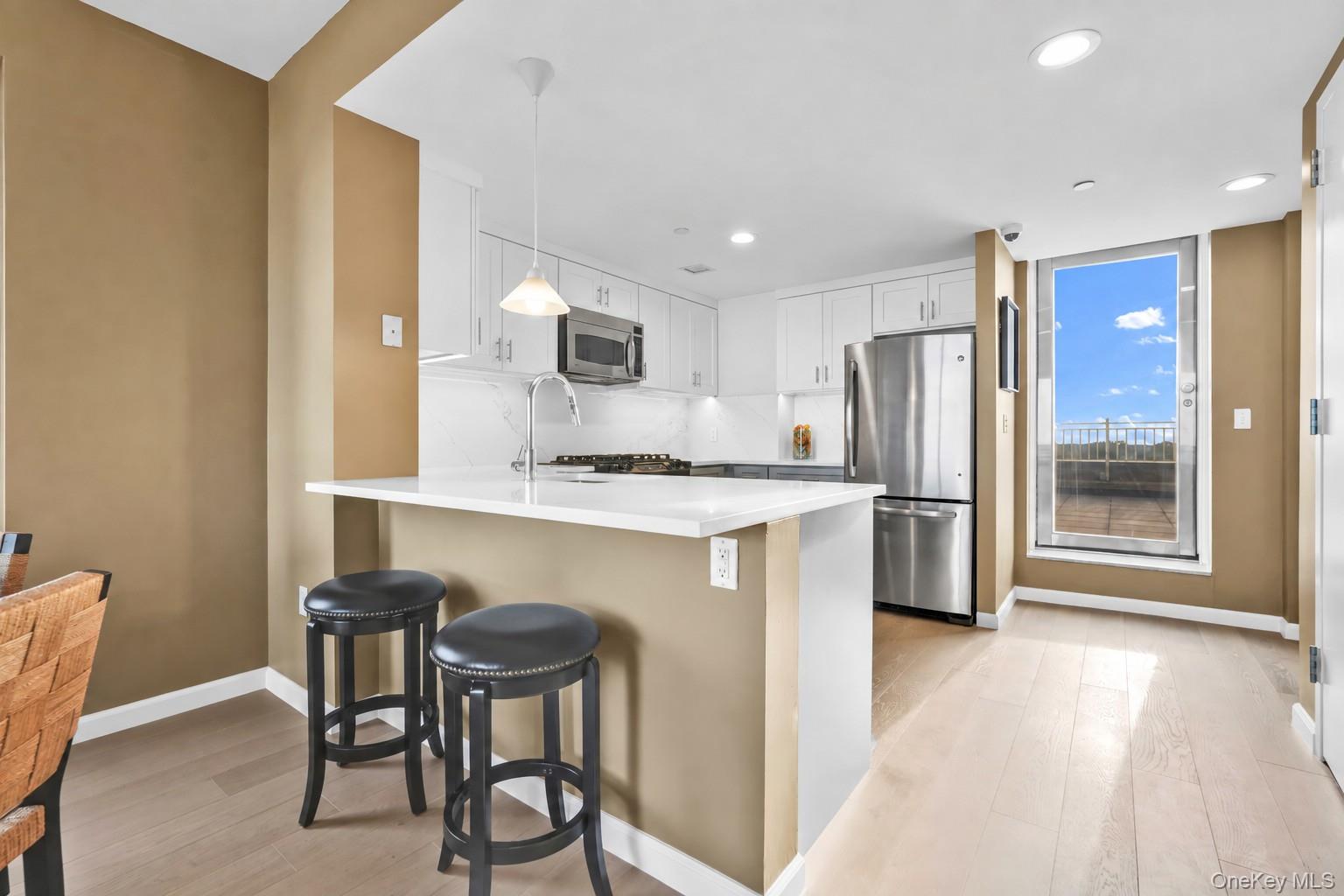 11624 Grosvenor Lane, Unit 15B photo 3