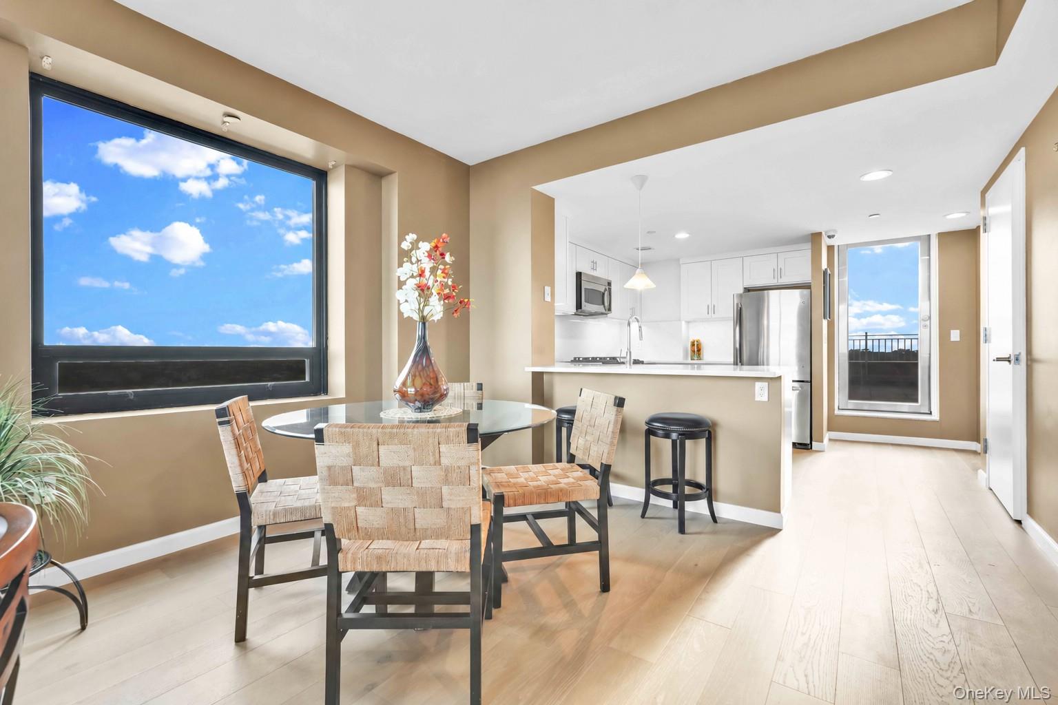 11624 Grosvenor Lane, Unit 15B photo 6
