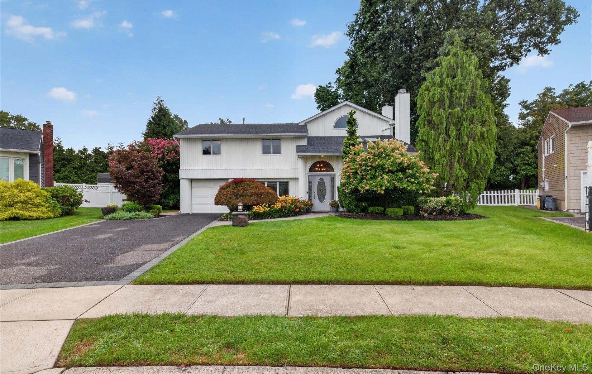 33 Phipps Lane – For Sale