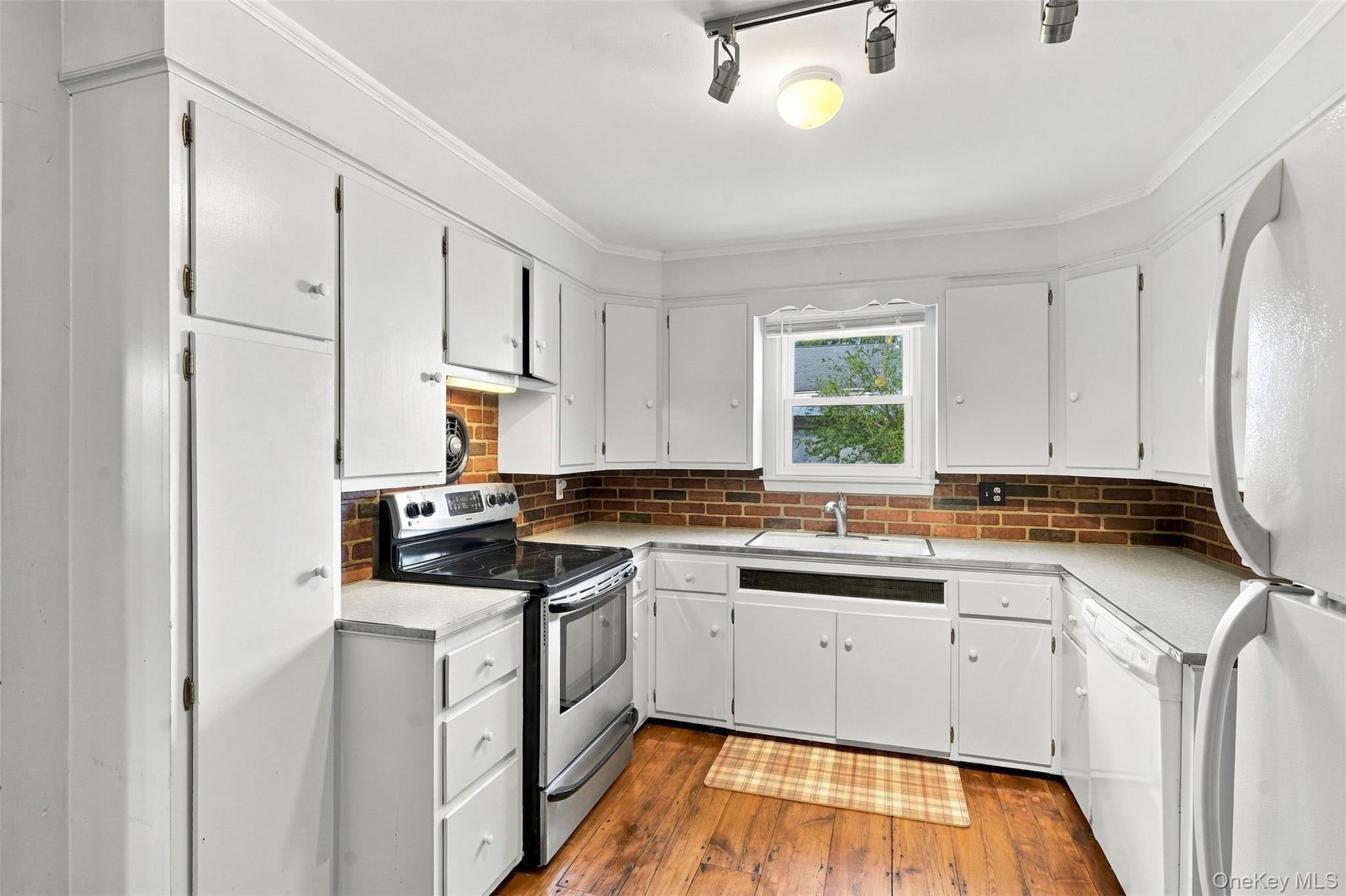 22 Bridge Street – For Sale photo 25