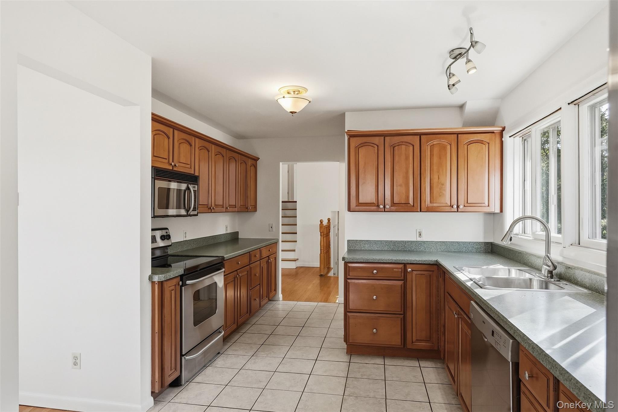 19 Miron Drive – For Sale photo 11