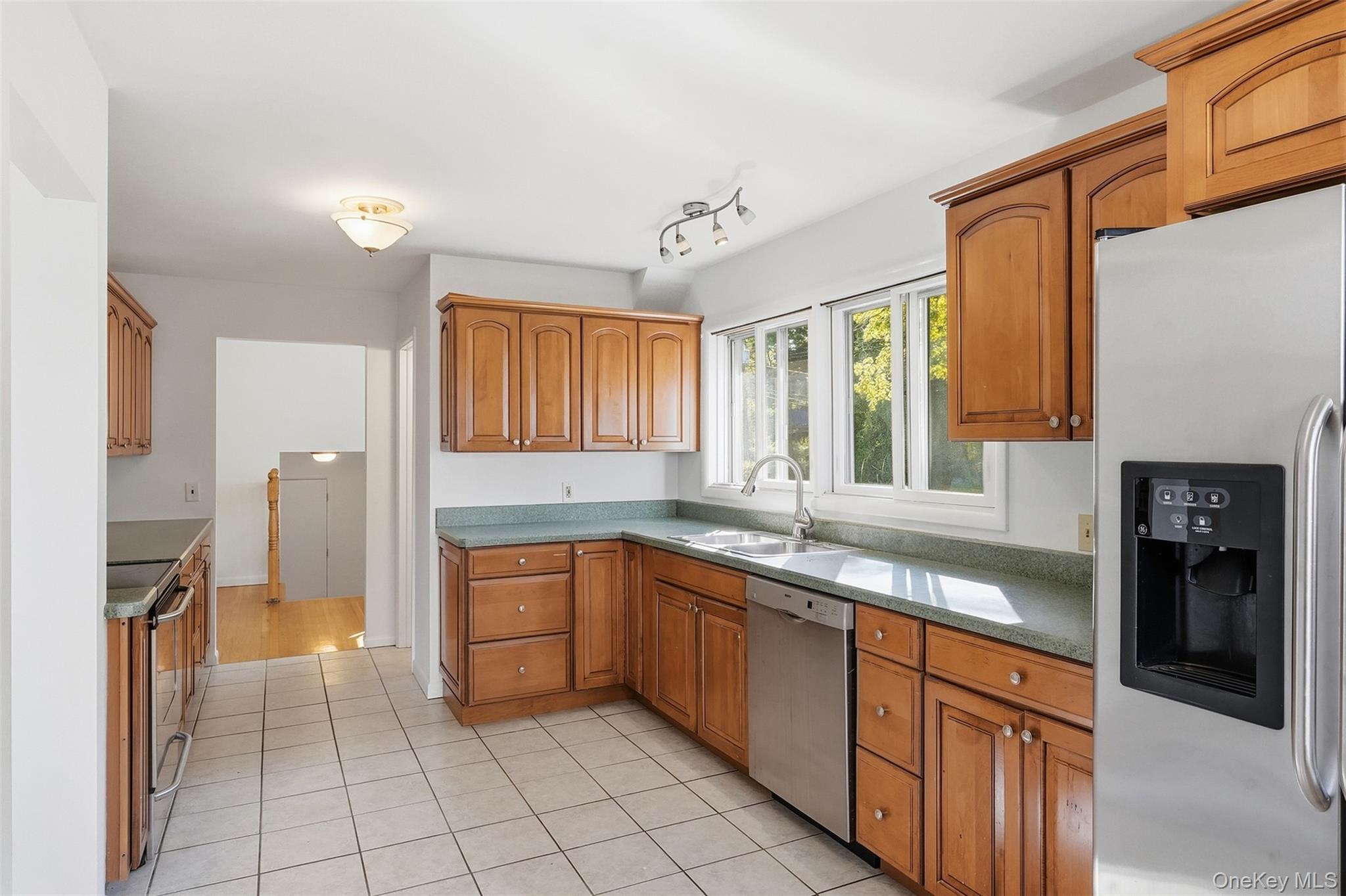 19 Miron Drive – For Sale photo 12