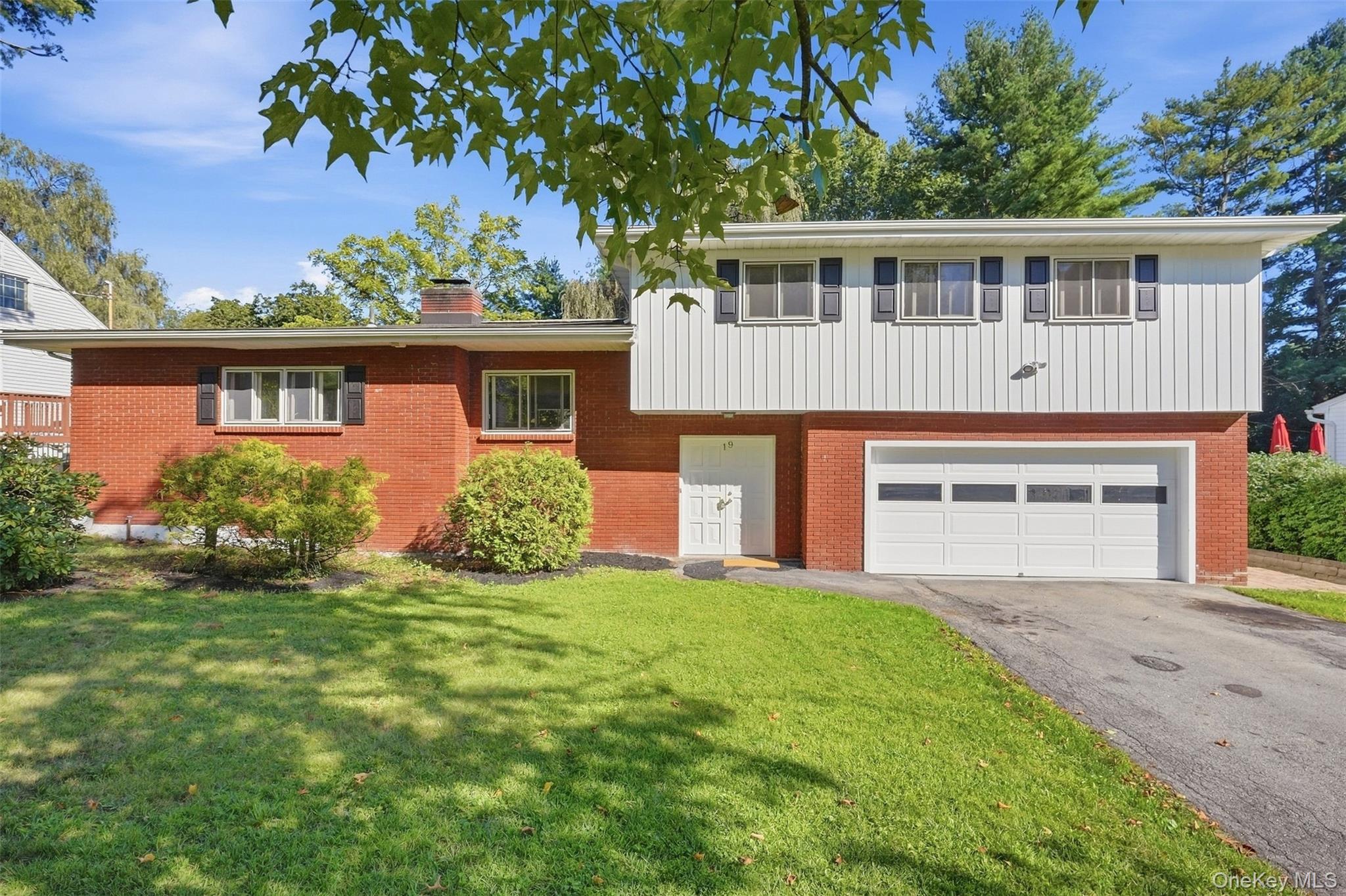 19 Miron Drive – For Sale photo 2