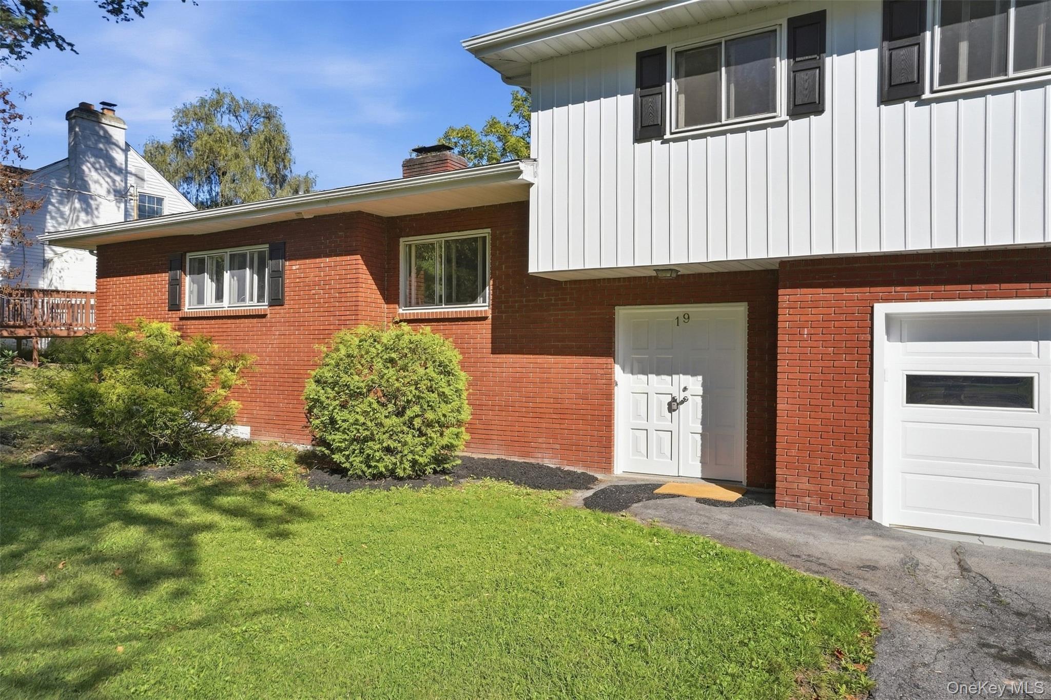 19 Miron Drive – For Sale photo 3