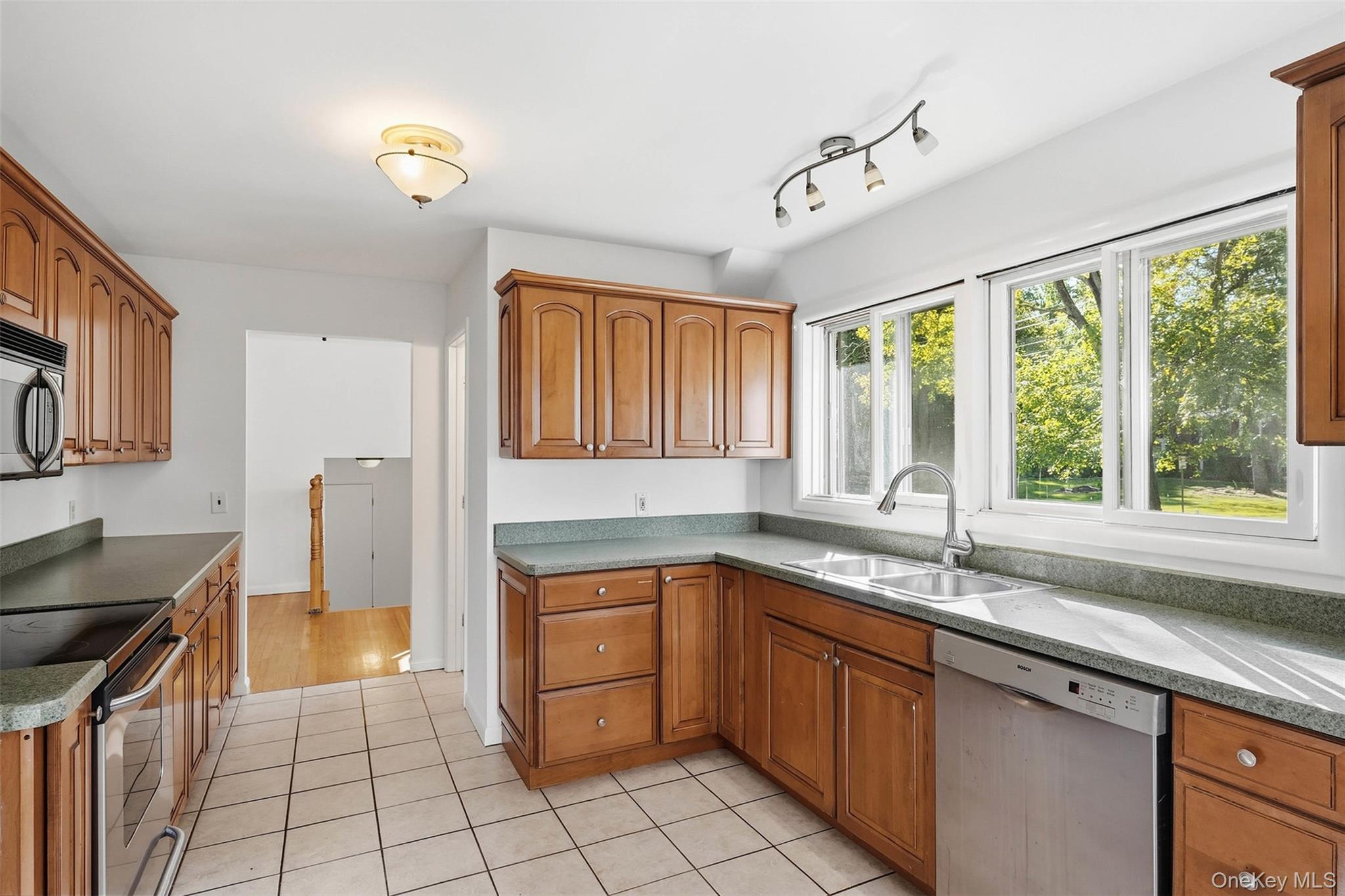 19 Miron Drive – For Sale photo 10
