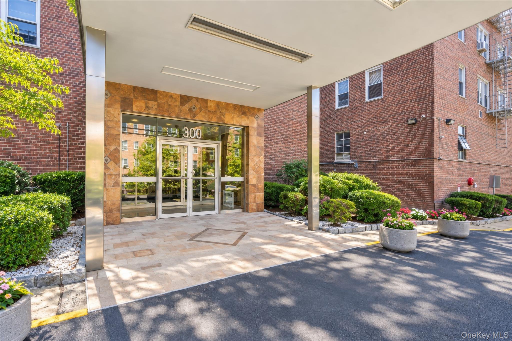 300 N Broadway, Unit 4M photo 22