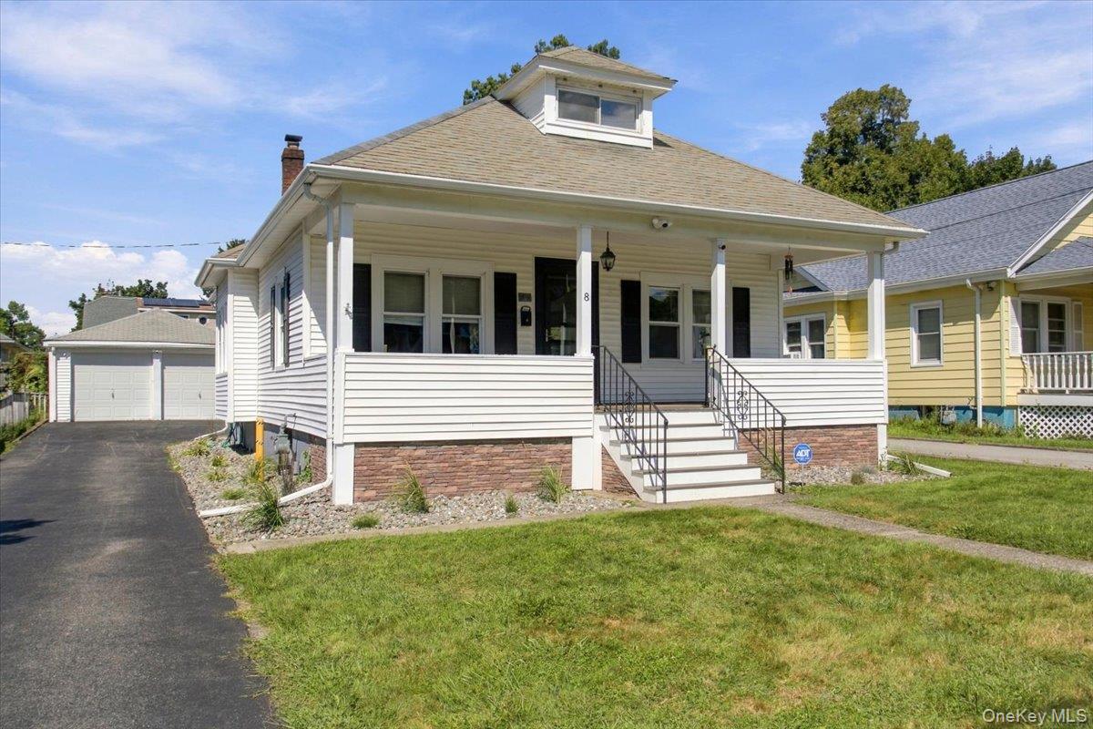 8 E Willow Street – For Sale