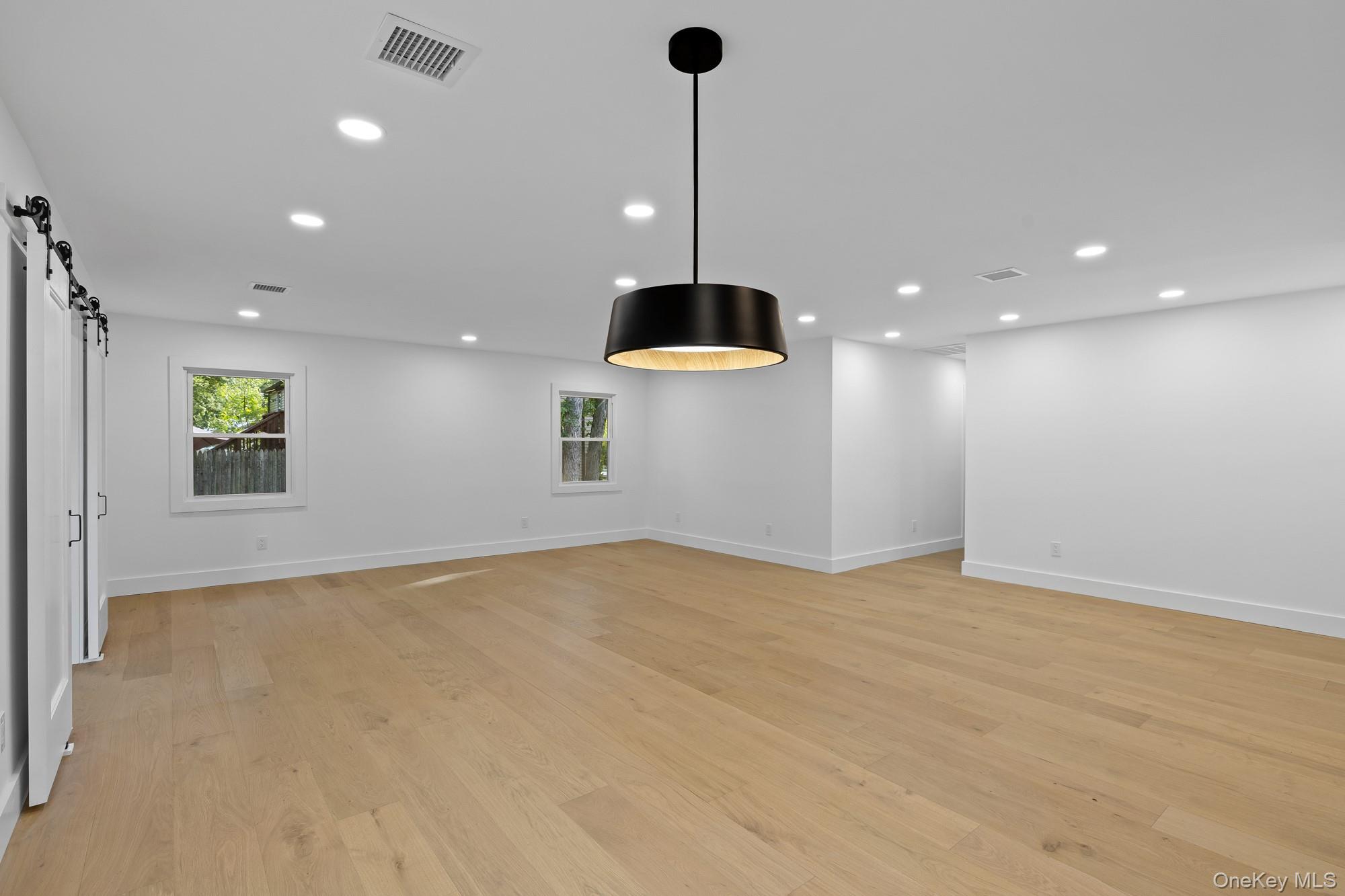 35 Winside Lane – For Sale photo 10