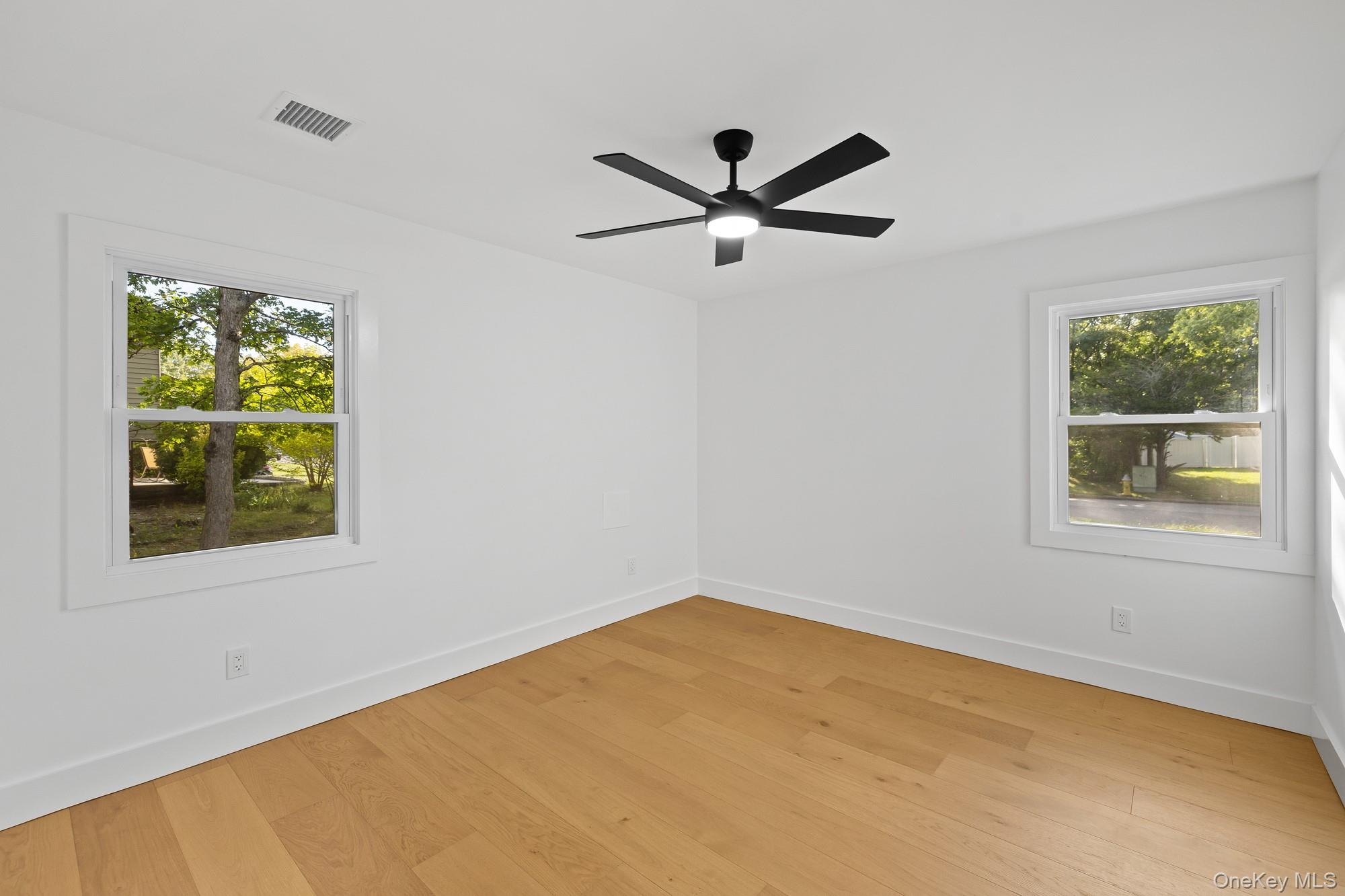 35 Winside Lane – For Sale photo 25