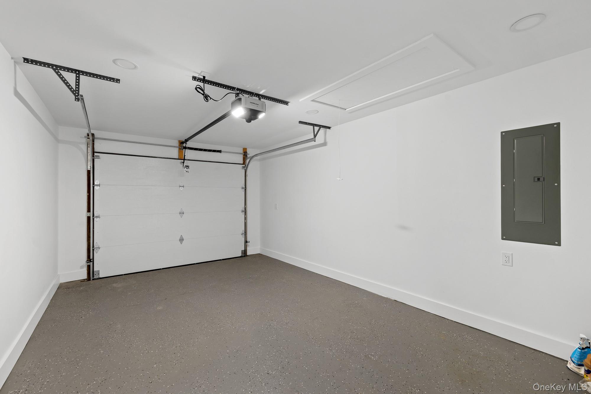 35 Winside Lane – For Sale photo 32