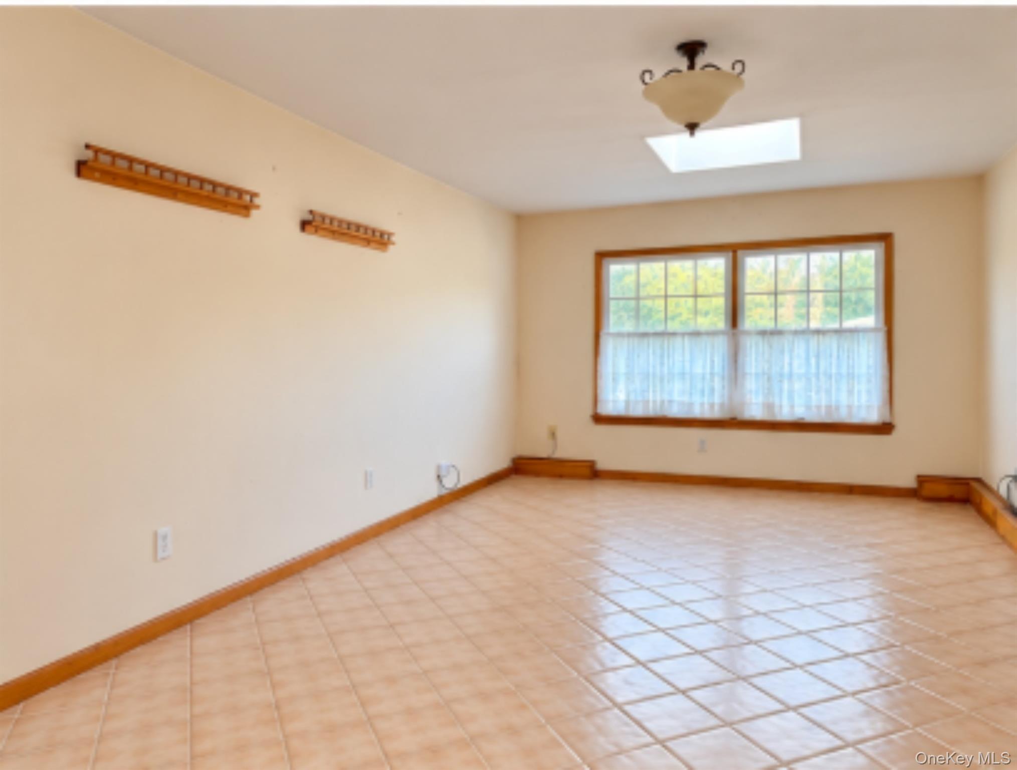 2 Maple Avenue – For Sale photo 11