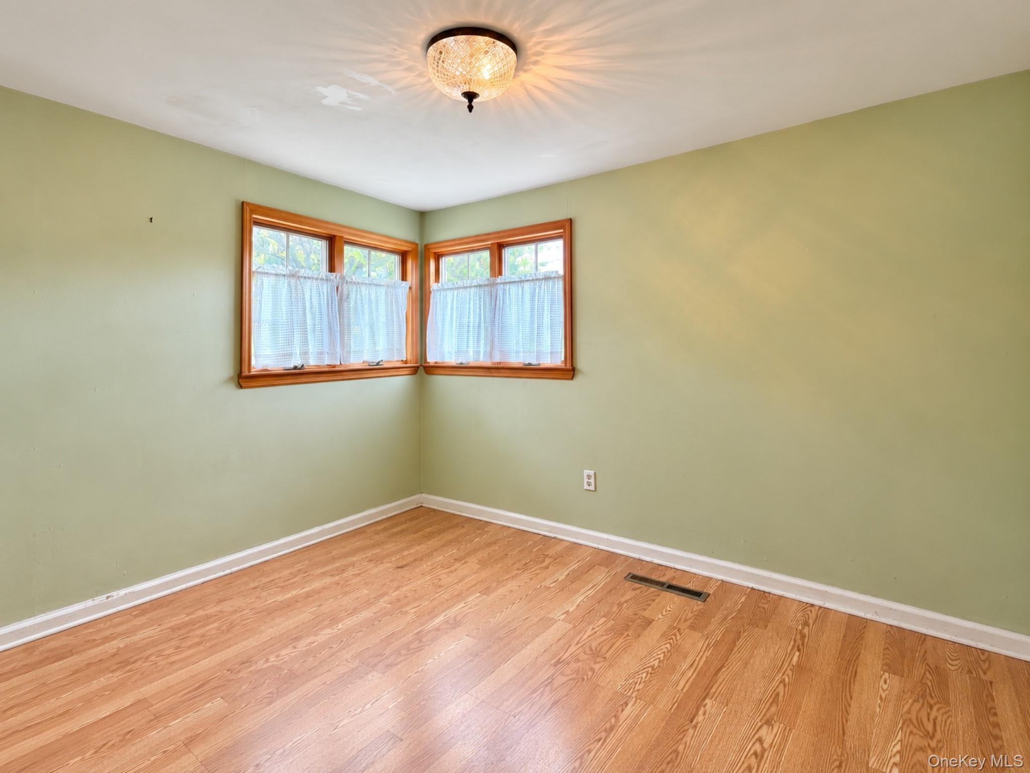 2 Maple Avenue – For Sale photo 15