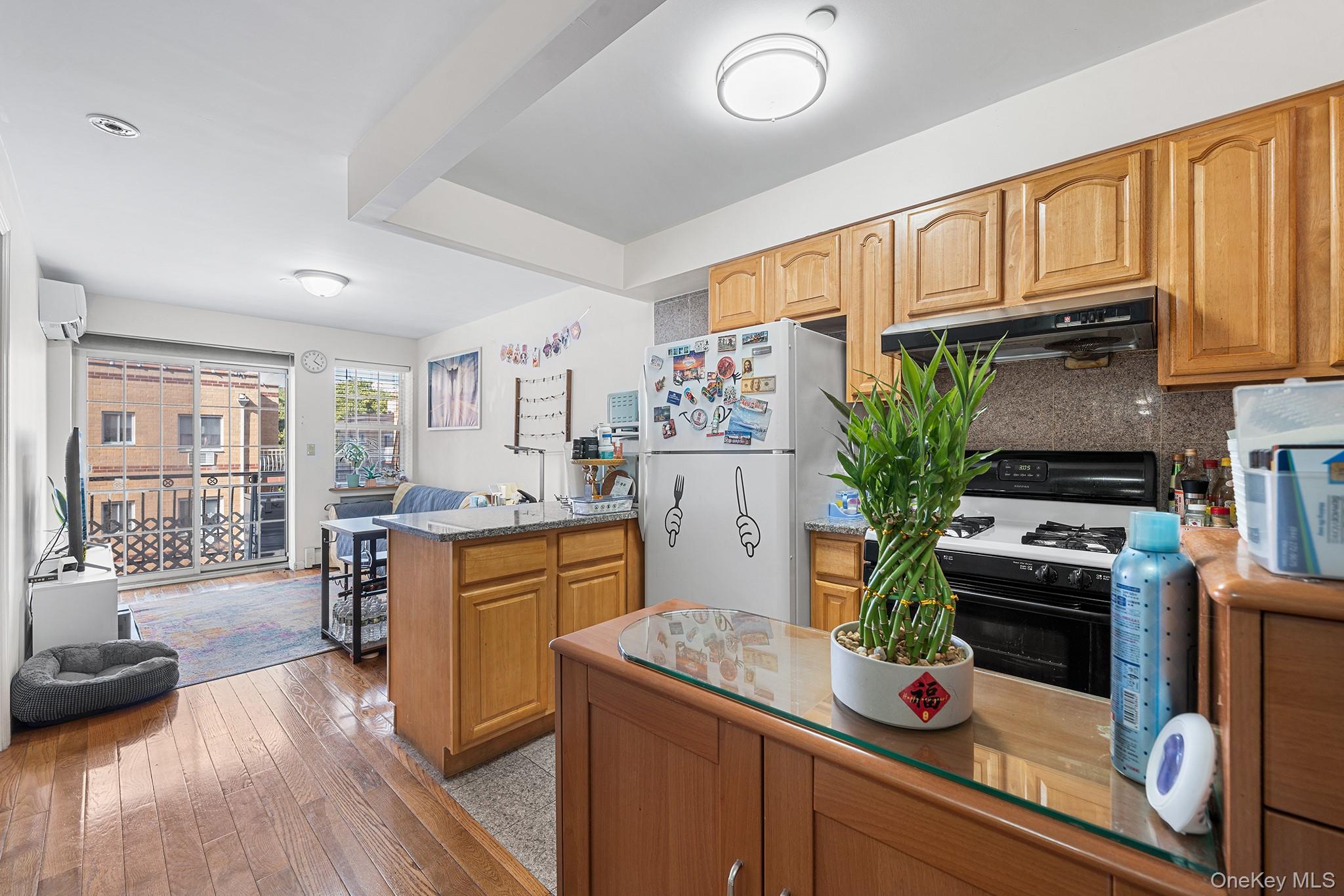 139-39 35th Avenue, Unit 3E photo 3