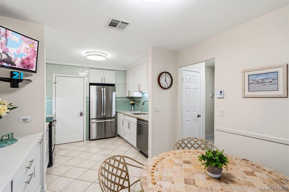 21 Revere Drive – For Rent photo 6
