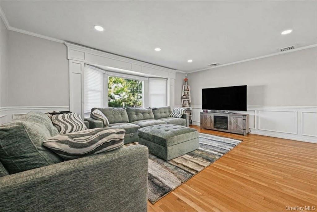 698 Edgewood Drive – For Sale photo 10