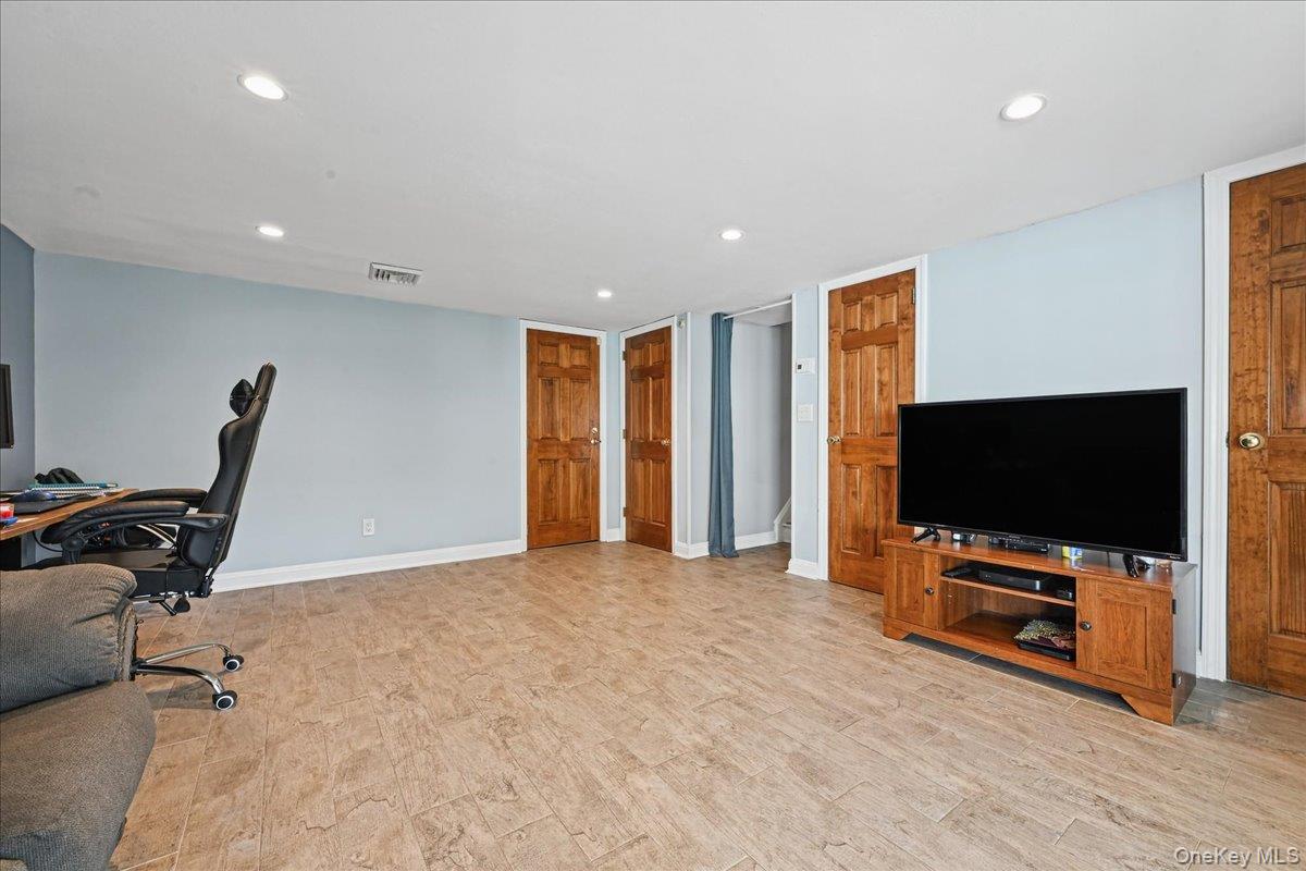 698 Edgewood Drive – For Sale photo 25
