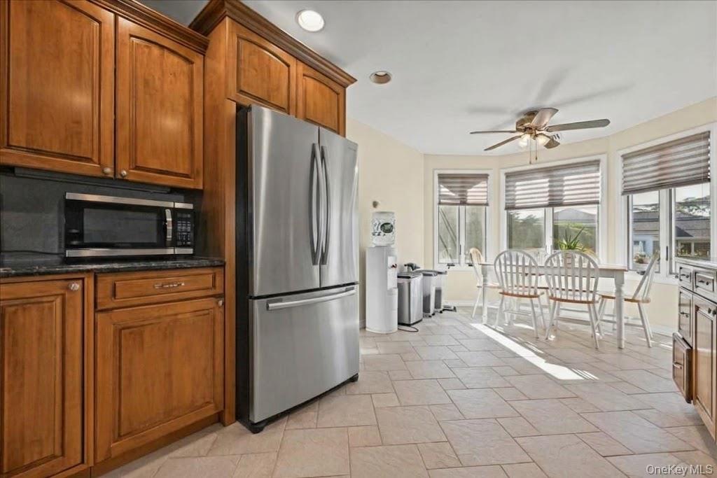 698 Edgewood Drive – For Sale photo 2