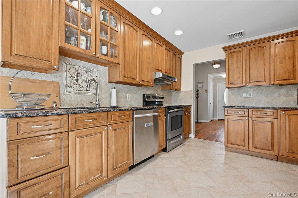 698 Edgewood Drive – For Sale photo 8