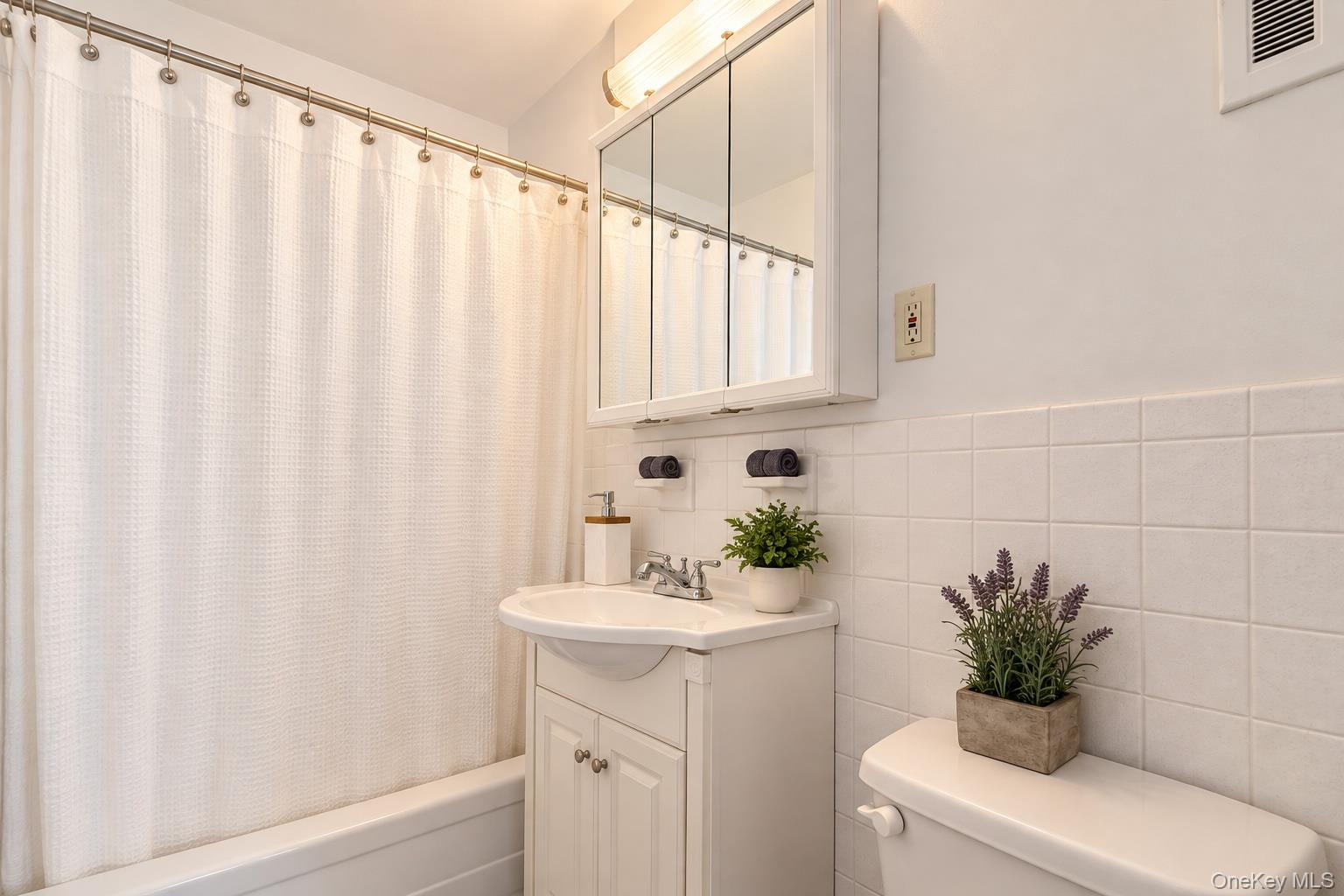 370 W Broadway, Unit 2A photo 17