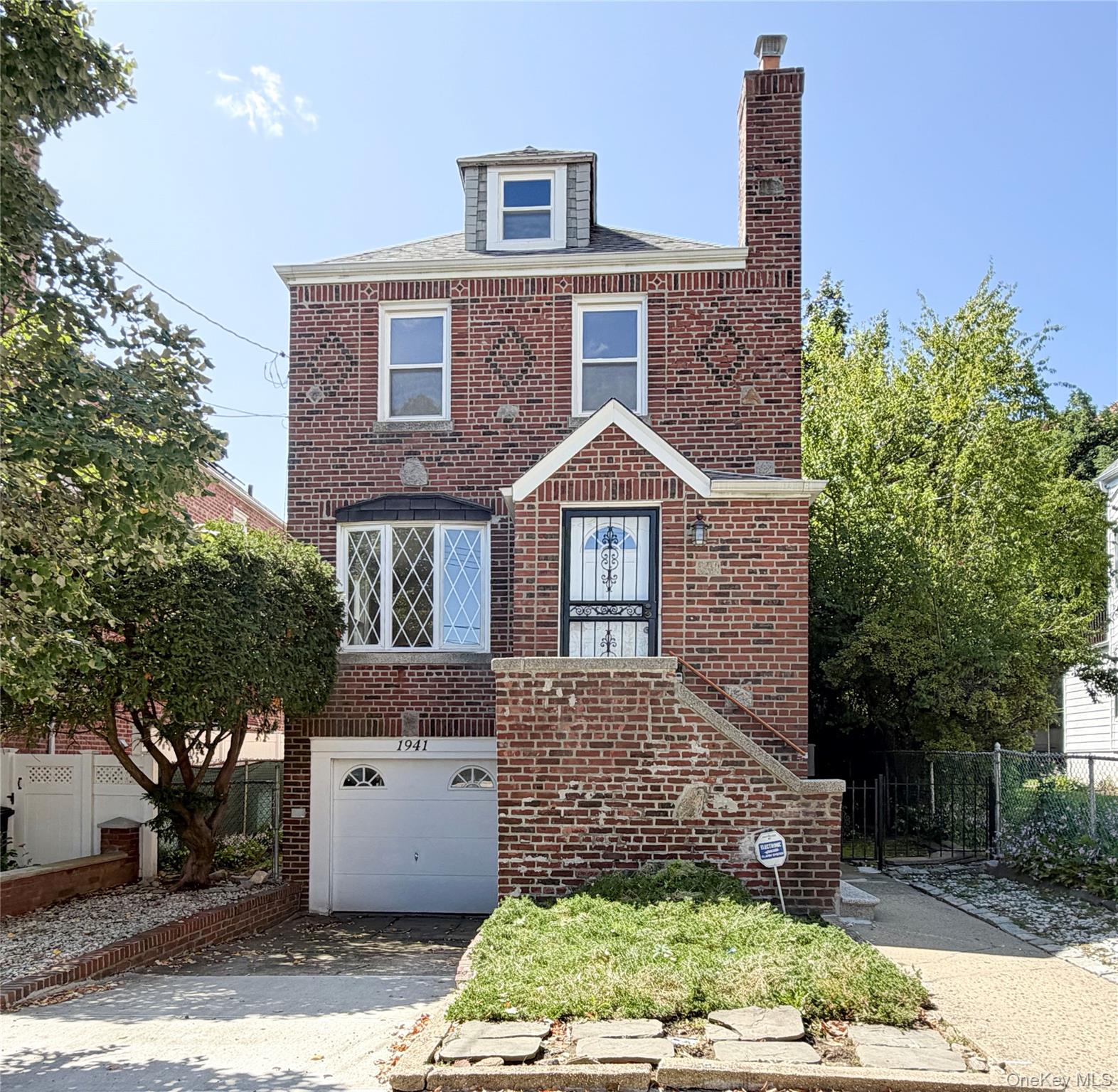 1941 Yates Avenue – For Sale photo 2