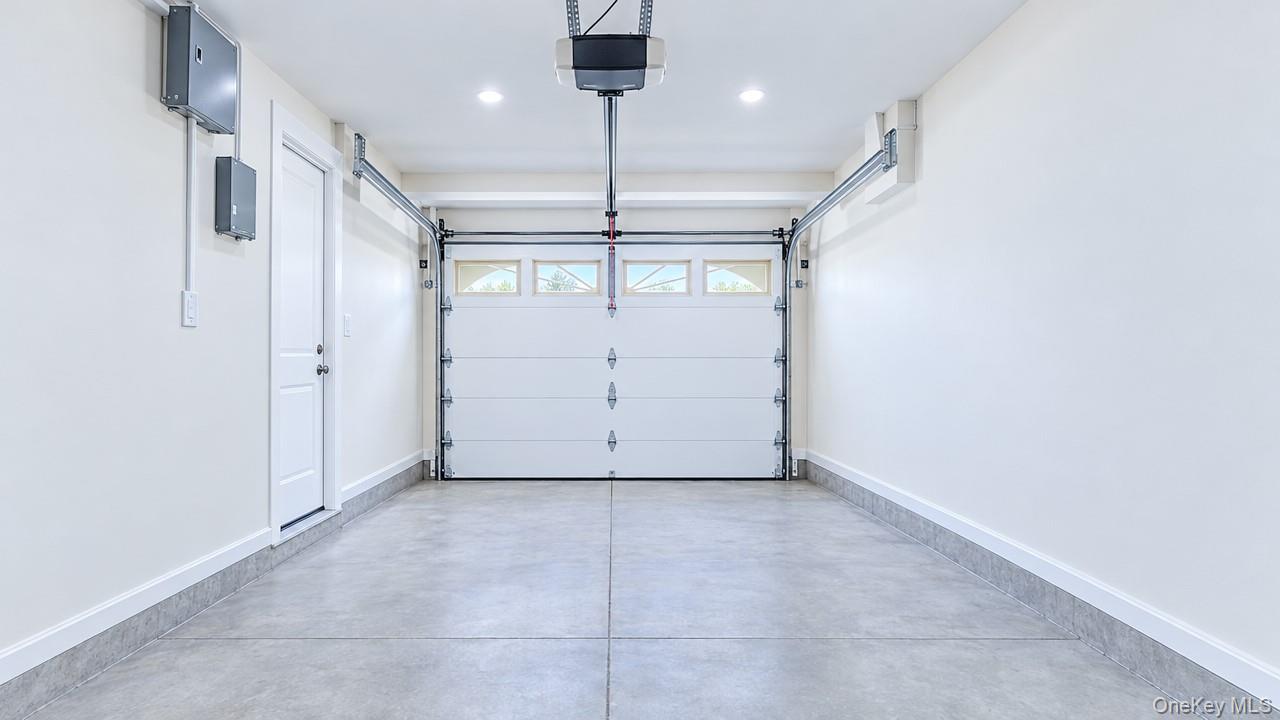 15 Coachman Lane – For Sale photo 32