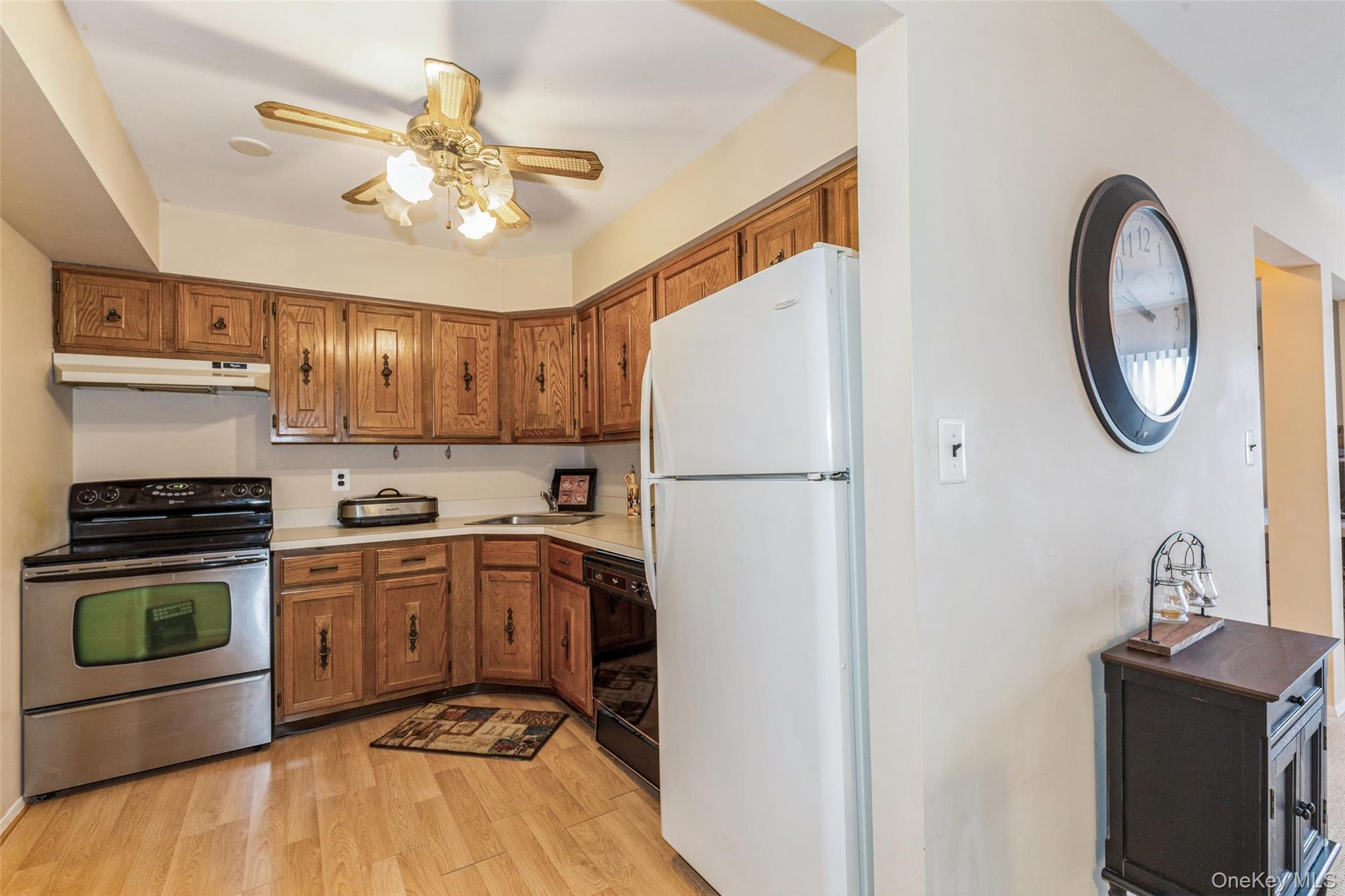 6 Cambridge Drive W – For Sale photo 5