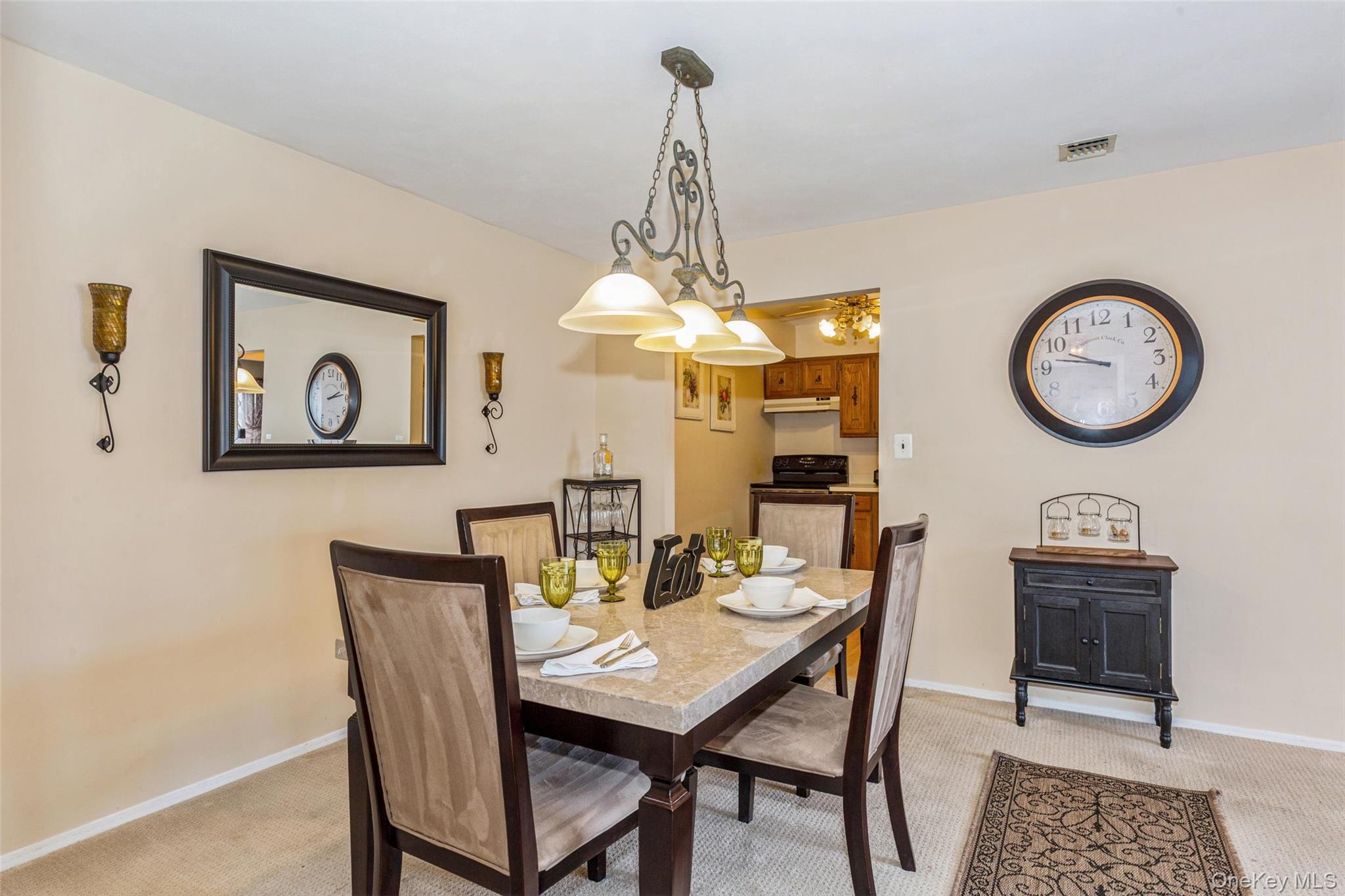 6 Cambridge Drive W – For Sale photo 3