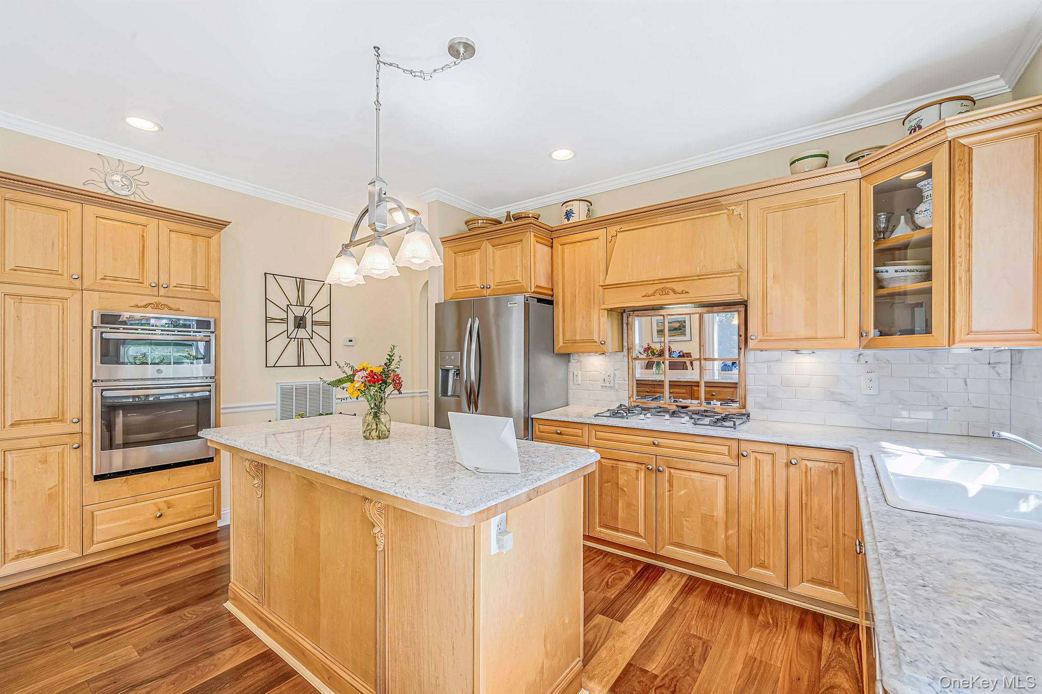 90 Golden Spruce Drive – For Sale photo 18