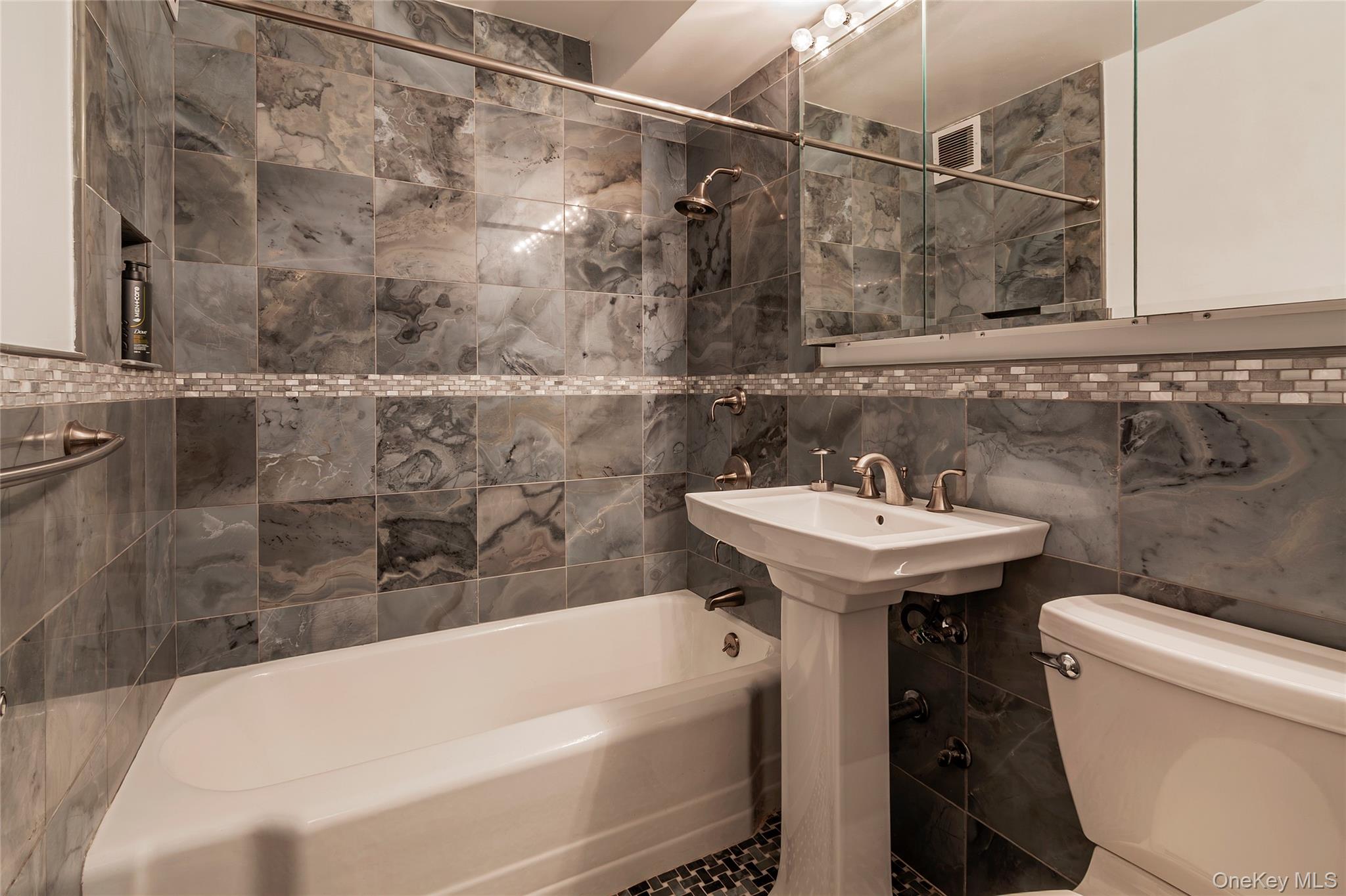 3935 Blackstone Avenue, Unit 8B photo 10