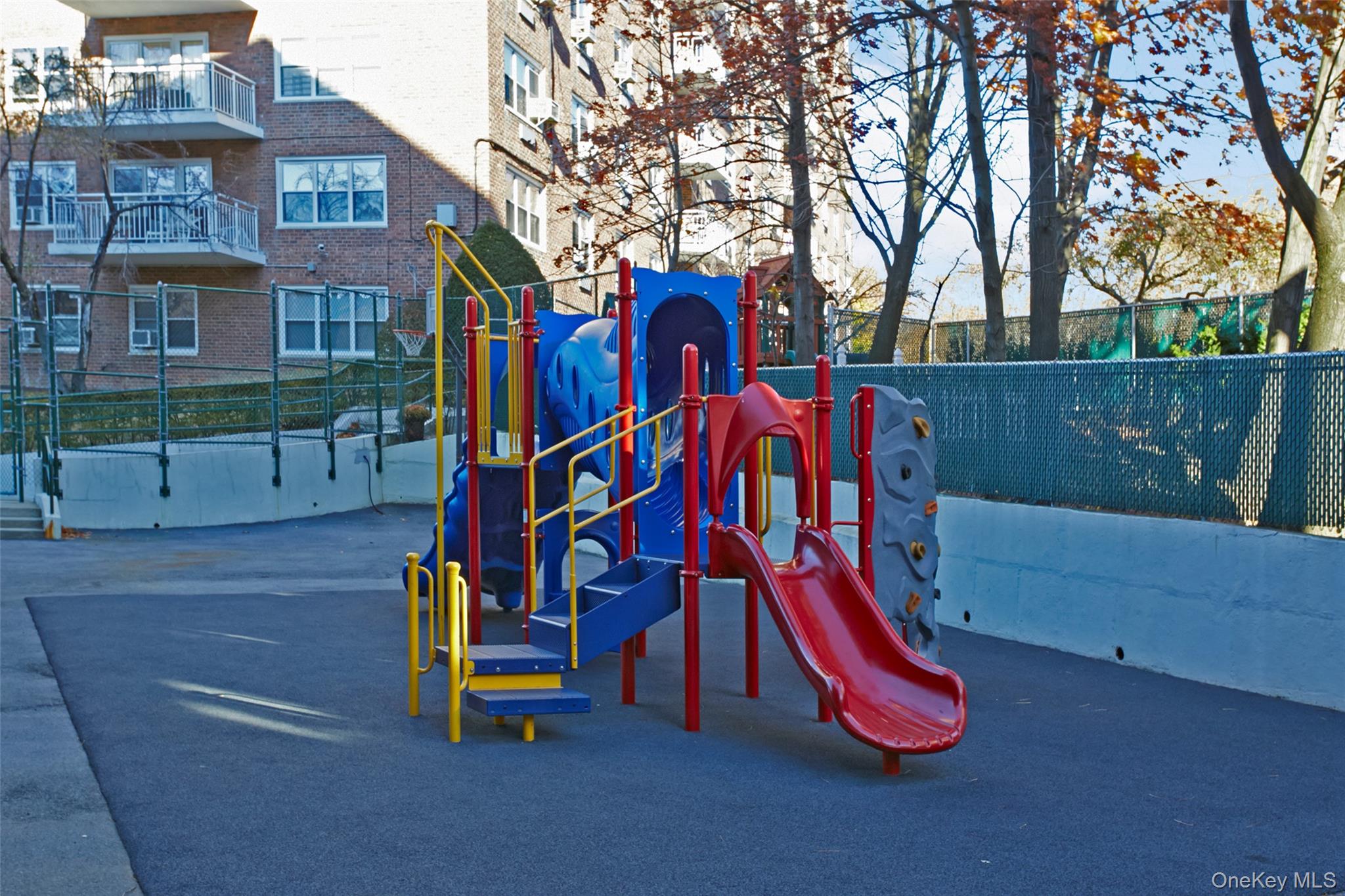 3935 Blackstone Avenue, Unit 8B photo 16
