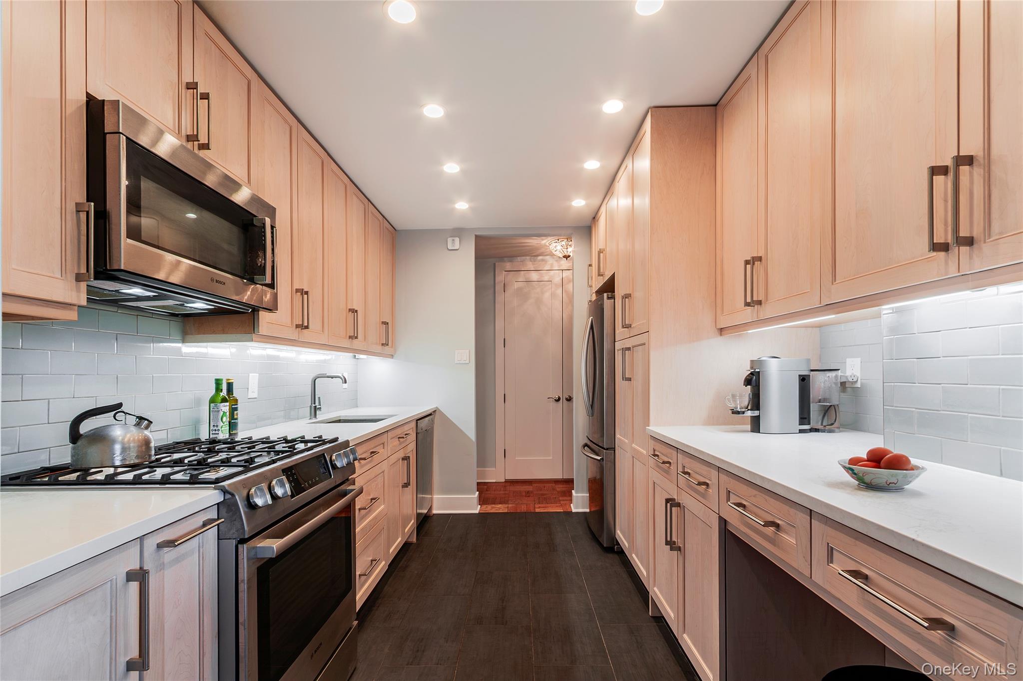 3935 Blackstone Avenue, Unit 8B photo 5