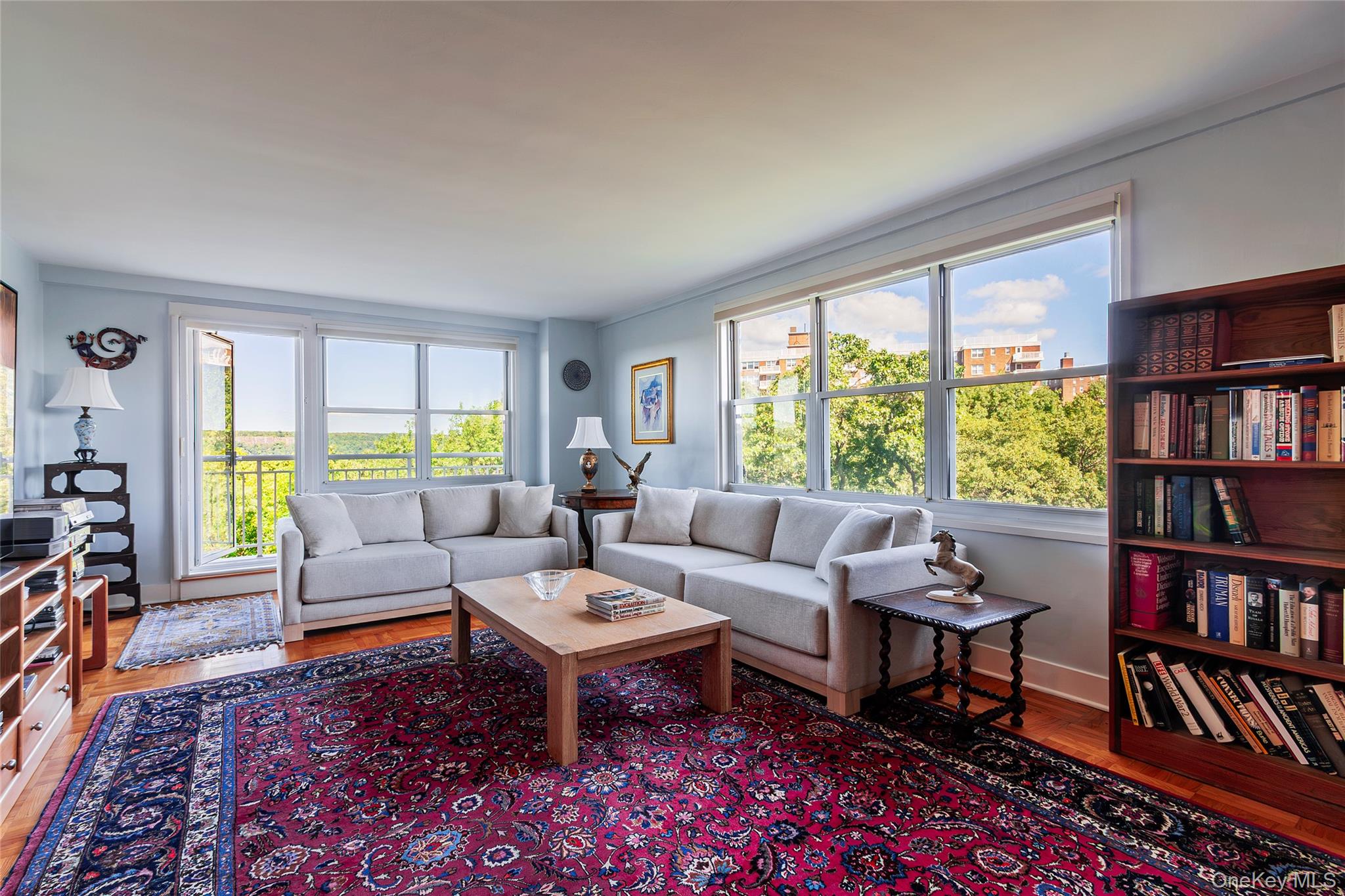3935 Blackstone Avenue, Unit 8B