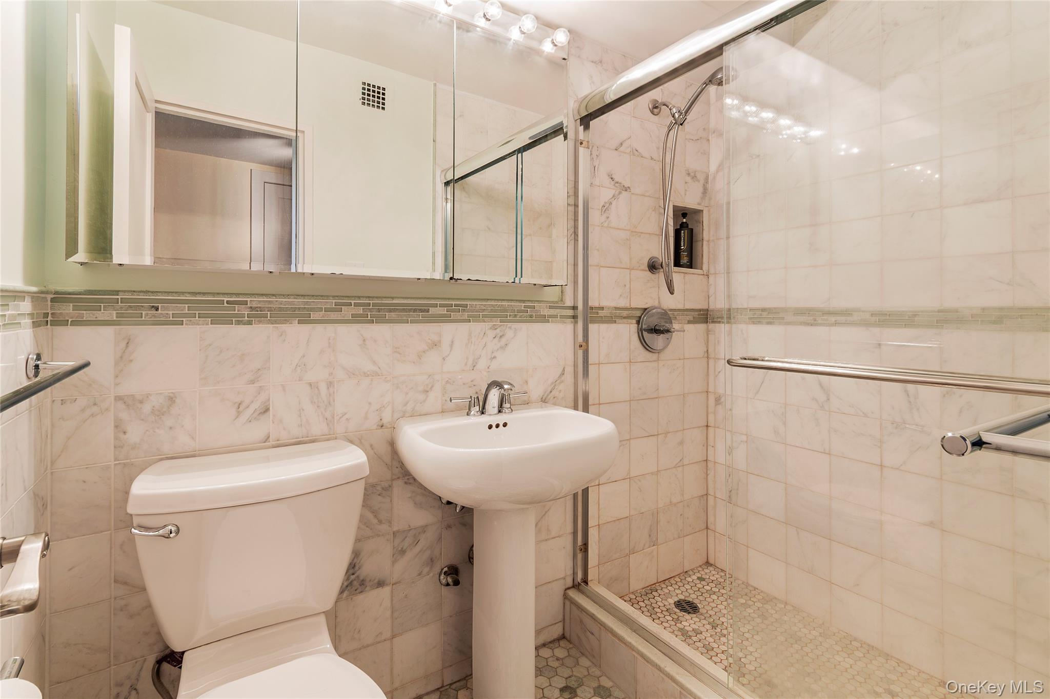 3935 Blackstone Avenue, Unit 8B photo 7