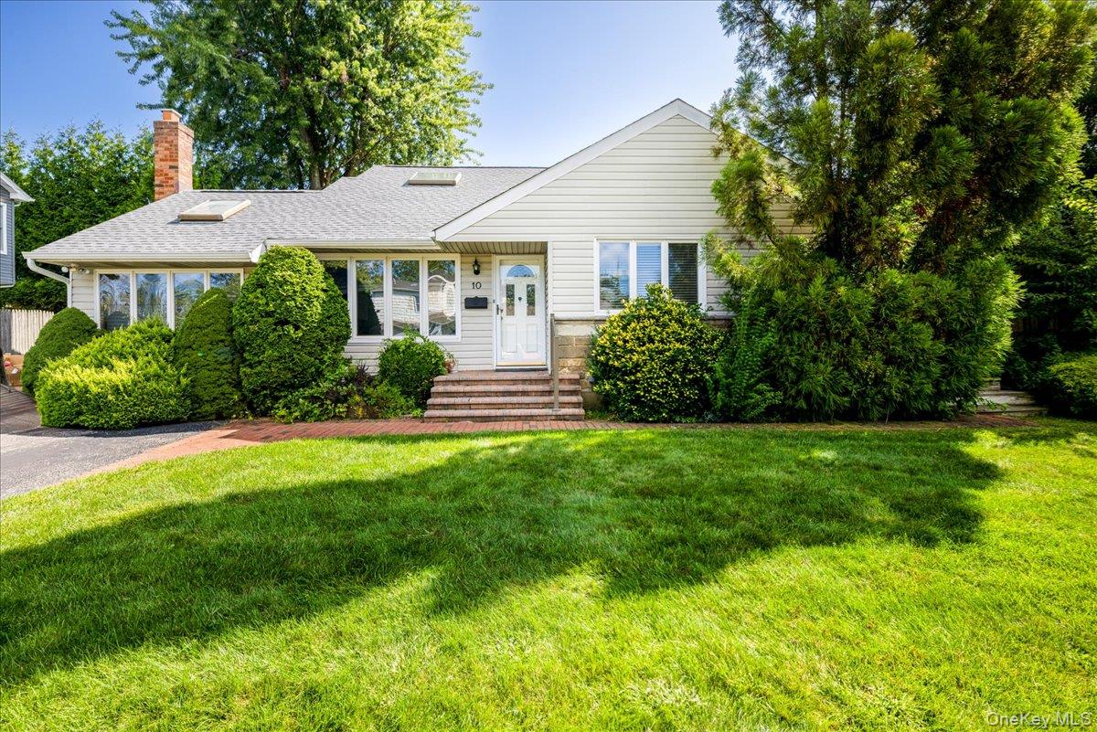 10 Seneca Drive – For Sale
