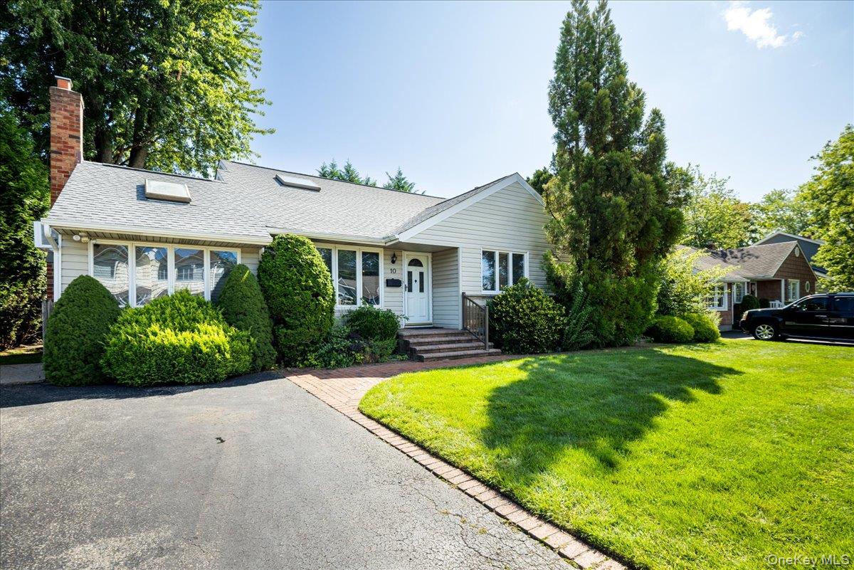10 Seneca Drive – For Sale photo 3