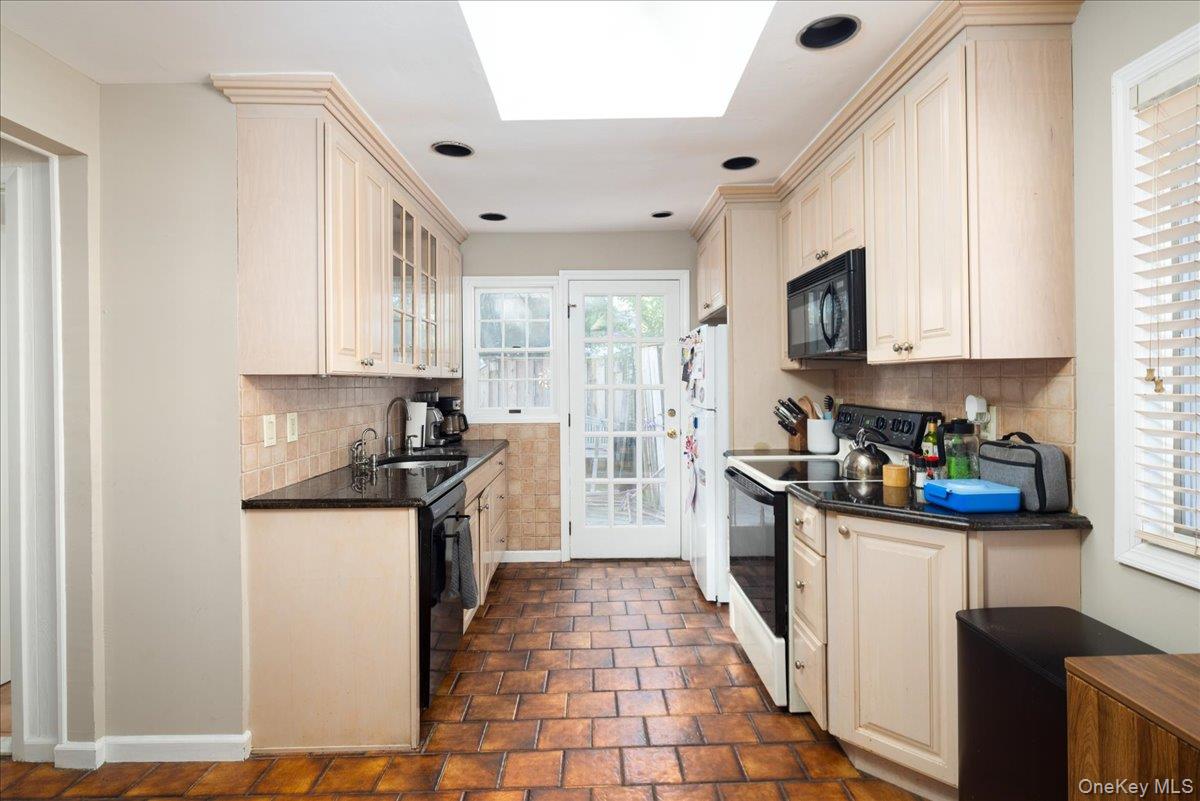 10 Seneca Drive – For Sale photo 9