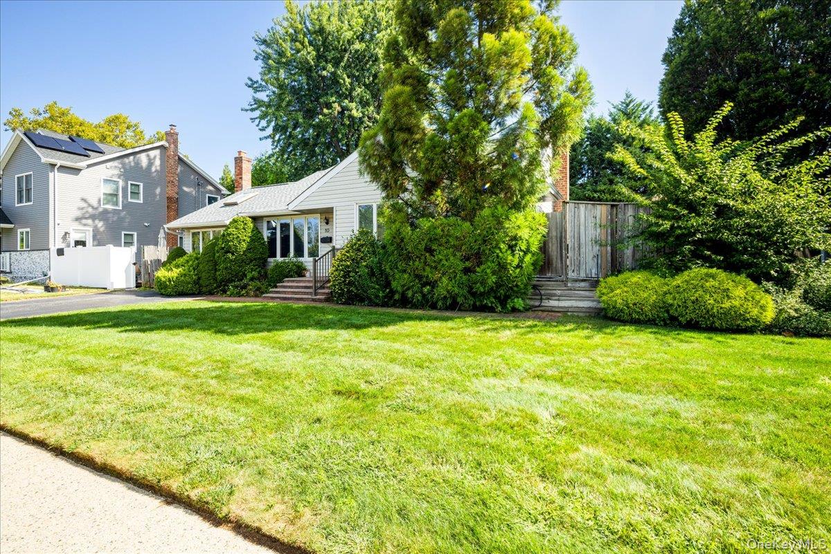 10 Seneca Drive – For Sale photo 2